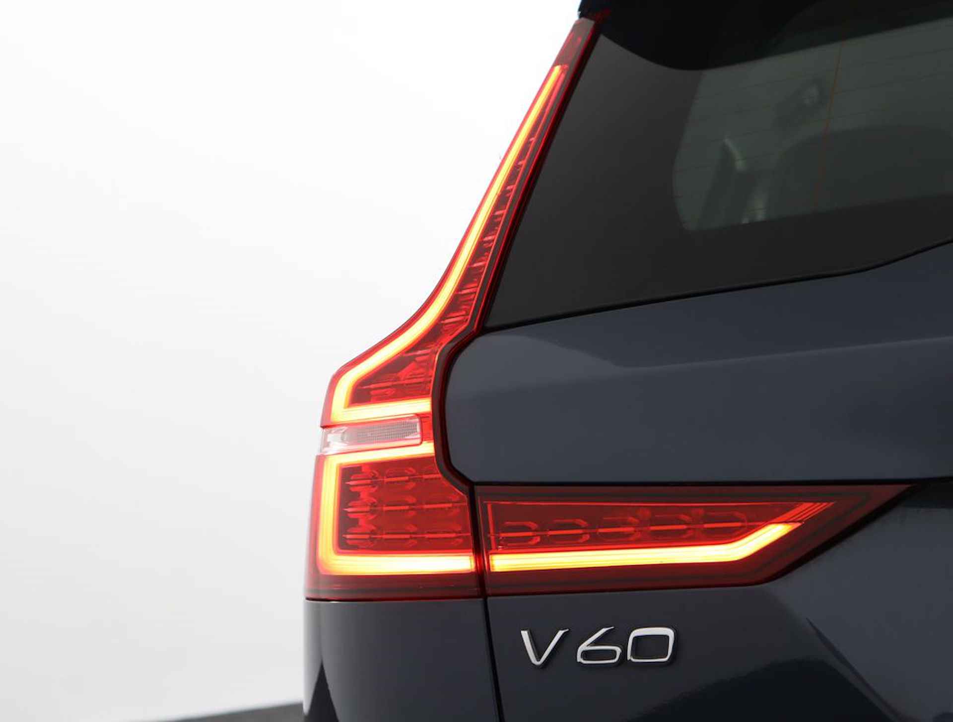 Volvo V60 B3 Momentum Advantage | Stoel & stuurwielverwarming | Adaptieve cruise control incl. BLIS | High performance audio | Park assist - 37/53