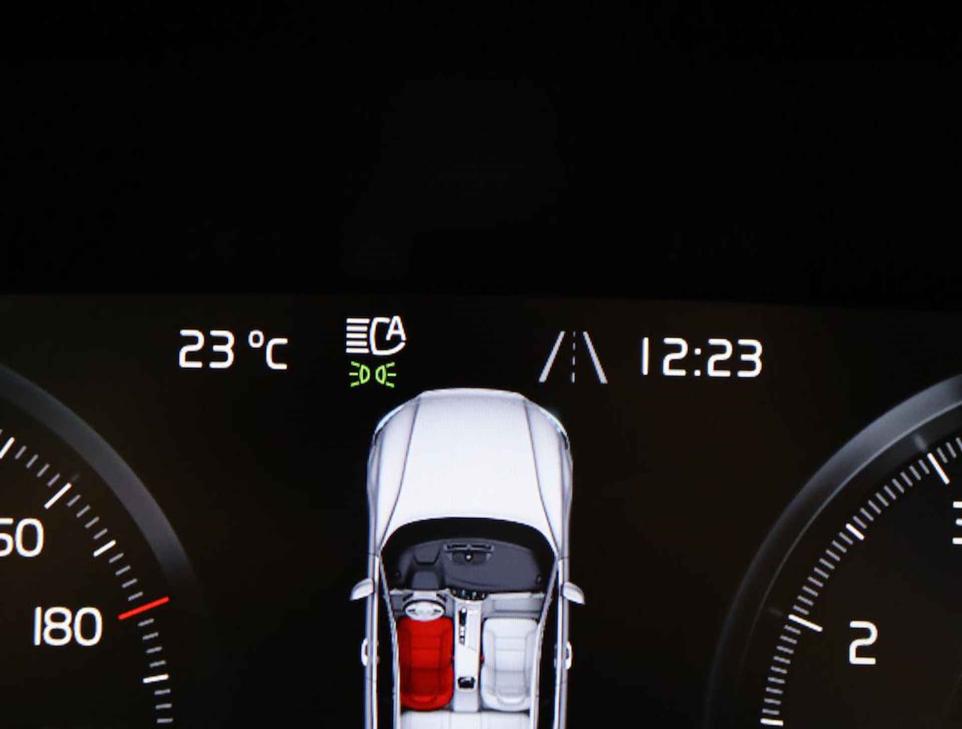 Volvo V60 B3 Momentum Advantage | Stoel & stuurwielverwarming | Adaptieve cruise control incl. BLIS | High performance audio | Park assist - 42/53