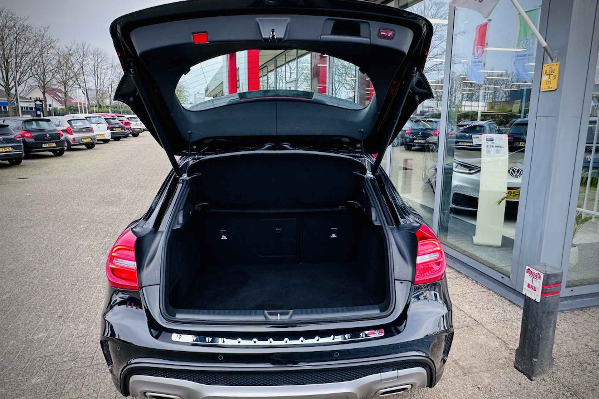 Mercedes-benz GLA-klasse 200 Prestige AMG pakket / CAMERA / SCHUIFDAK / LEDER - 11/32