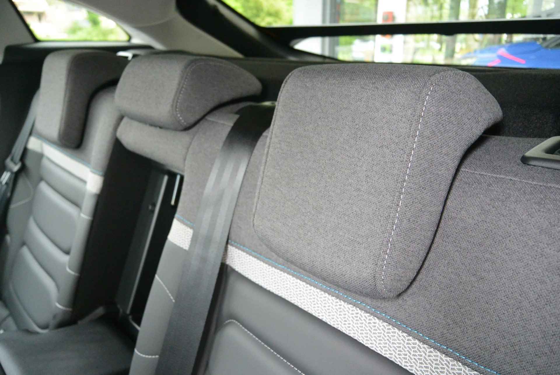 Citroën C4 PureTech 130pk Shine │ Verwarmde stoelen, stuurwiel en voorruit │ All season banden - 27/60