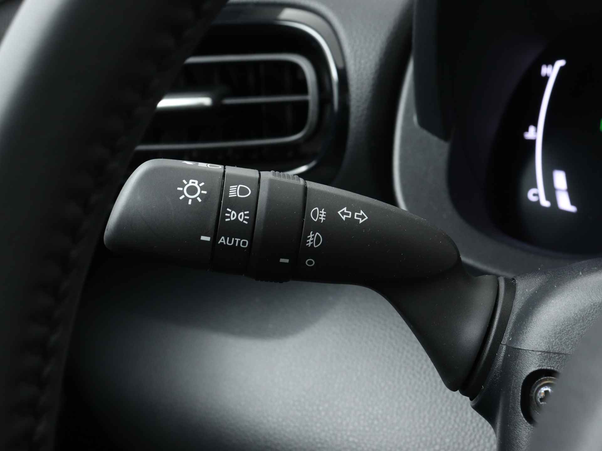 Toyota Yaris Hybrid 115 First Edition Apple Carplay/Android Auto | Adaptief Cruise Controle | Achteruitrijcamera - 24/41