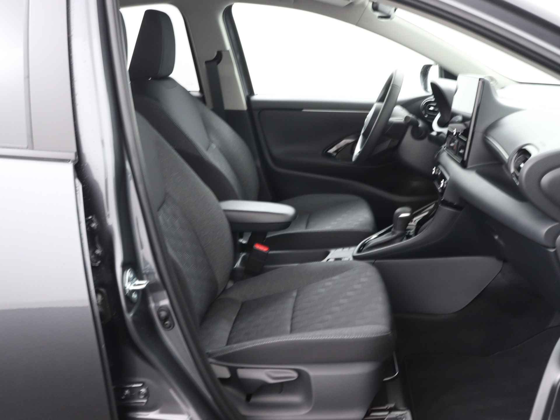 Toyota Yaris Hybrid 115 First Edition Apple Carplay/Android Auto | Adaptief Cruise Controle | Achteruitrijcamera - 30/41
