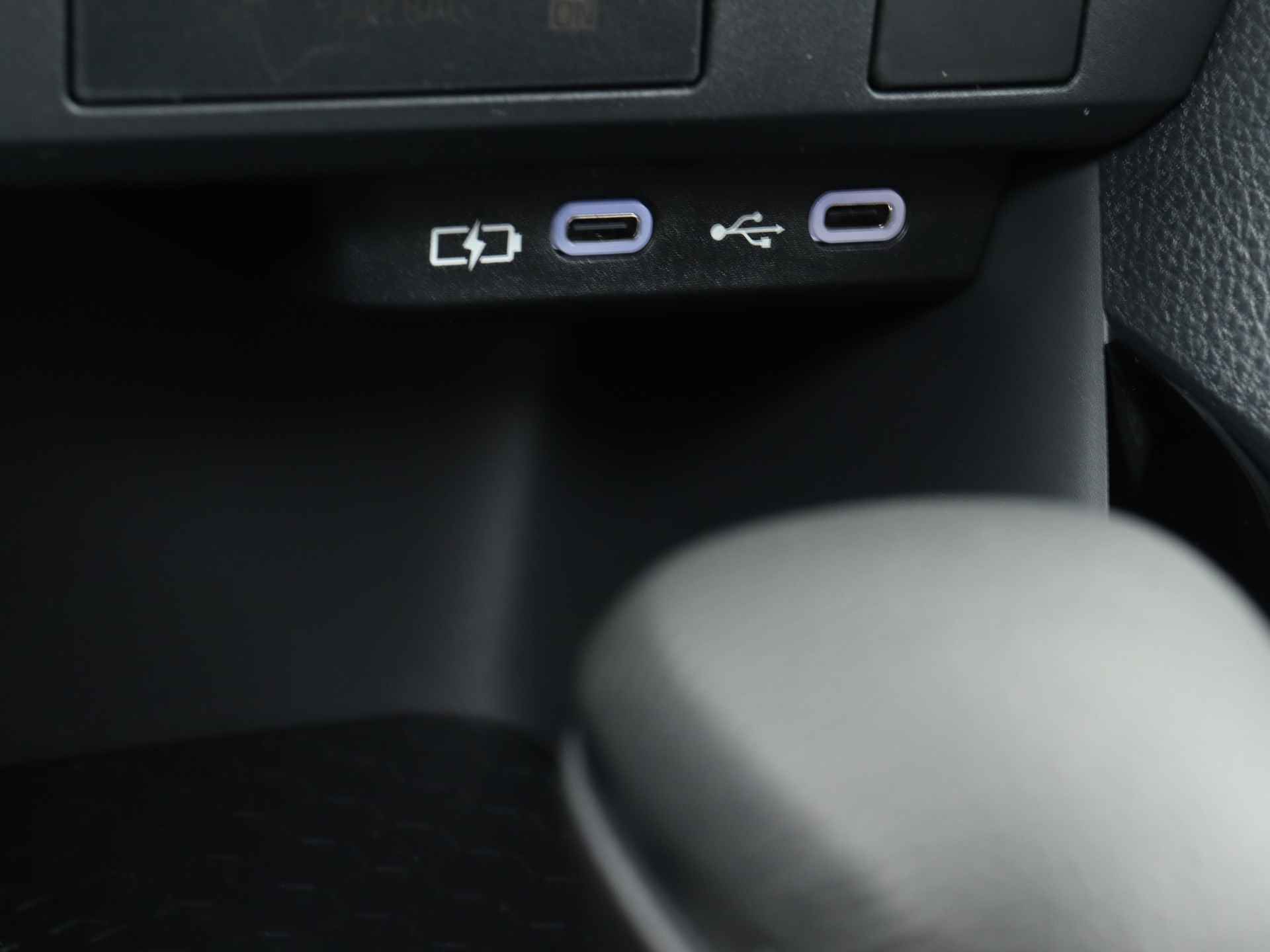 Toyota Yaris Hybrid 115 First Edition Apple Carplay/Android Auto | Adaptief Cruise Controle | Achteruitrijcamera - 34/41
