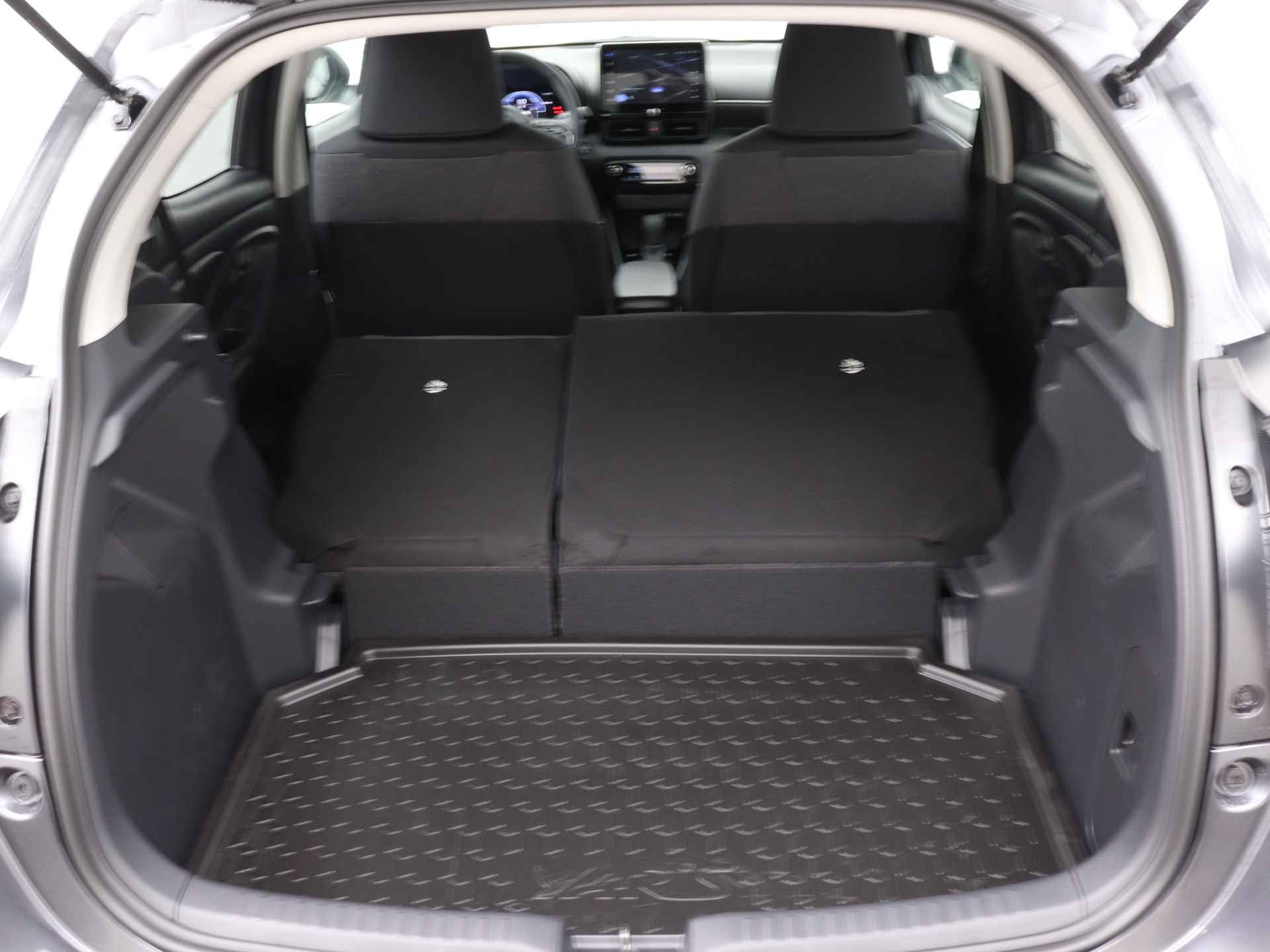 Toyota Yaris Hybrid 115 First Edition Apple Carplay/Android Auto | Adaptief Cruise Controle | Achteruitrijcamera - 37/41