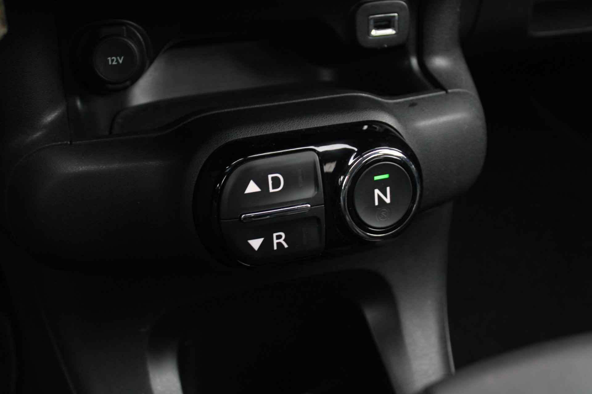 Citroën C4 Cactus 1.2 e-VTi Shine Automaat Navigatie, Achteruitrijcamera, Cruise Control, Parkeersensoren Achter, Airco Automatisch - 22/40