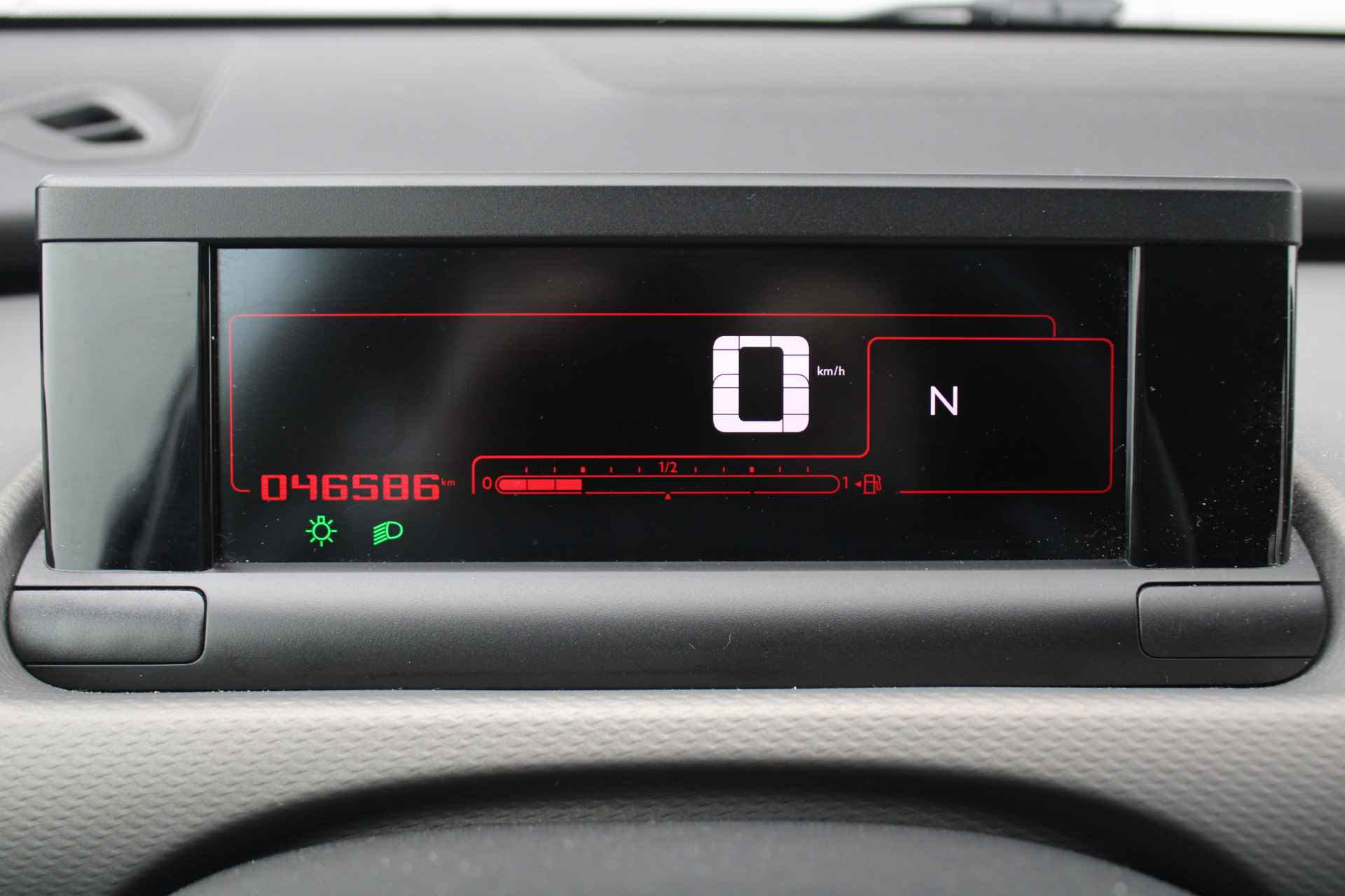 Citroën C4 Cactus 1.2 e-VTi Shine Automaat Navigatie, Achteruitrijcamera, Cruise Control, Parkeersensoren Achter, Airco Automatisch - 31/40