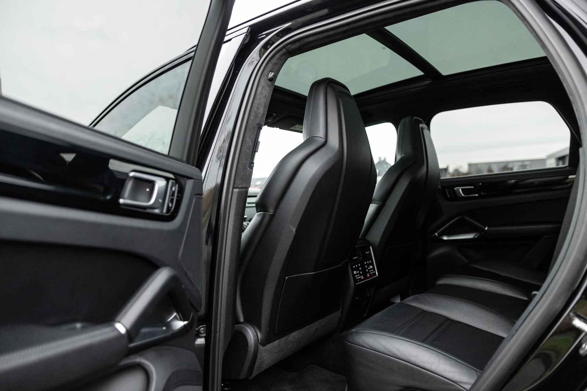 Porsche Cayenne 4.0 Turbo | Sport Chrono | Adaptieve CruiseControl | Adaptieve Sportstoelen + Memory | Exterieur Pakket | Matrix LED + PDLS+ | Panoramadak | Nachtzicht | PDCC Sport | Softclose | - 7/63