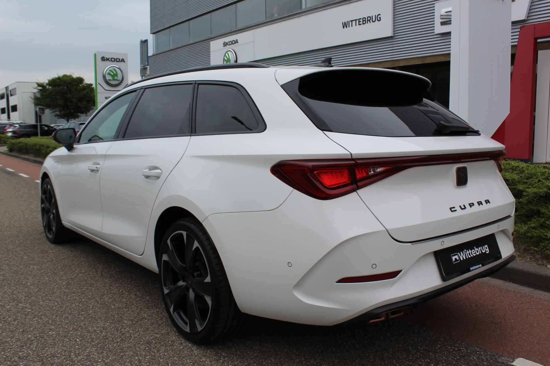 CUPRA Leon Sportstourer 1.4 e-Hybrid VZ Adrenaline / CAMERA / 19"LMV / NAVI / APP.Connect - 9/36