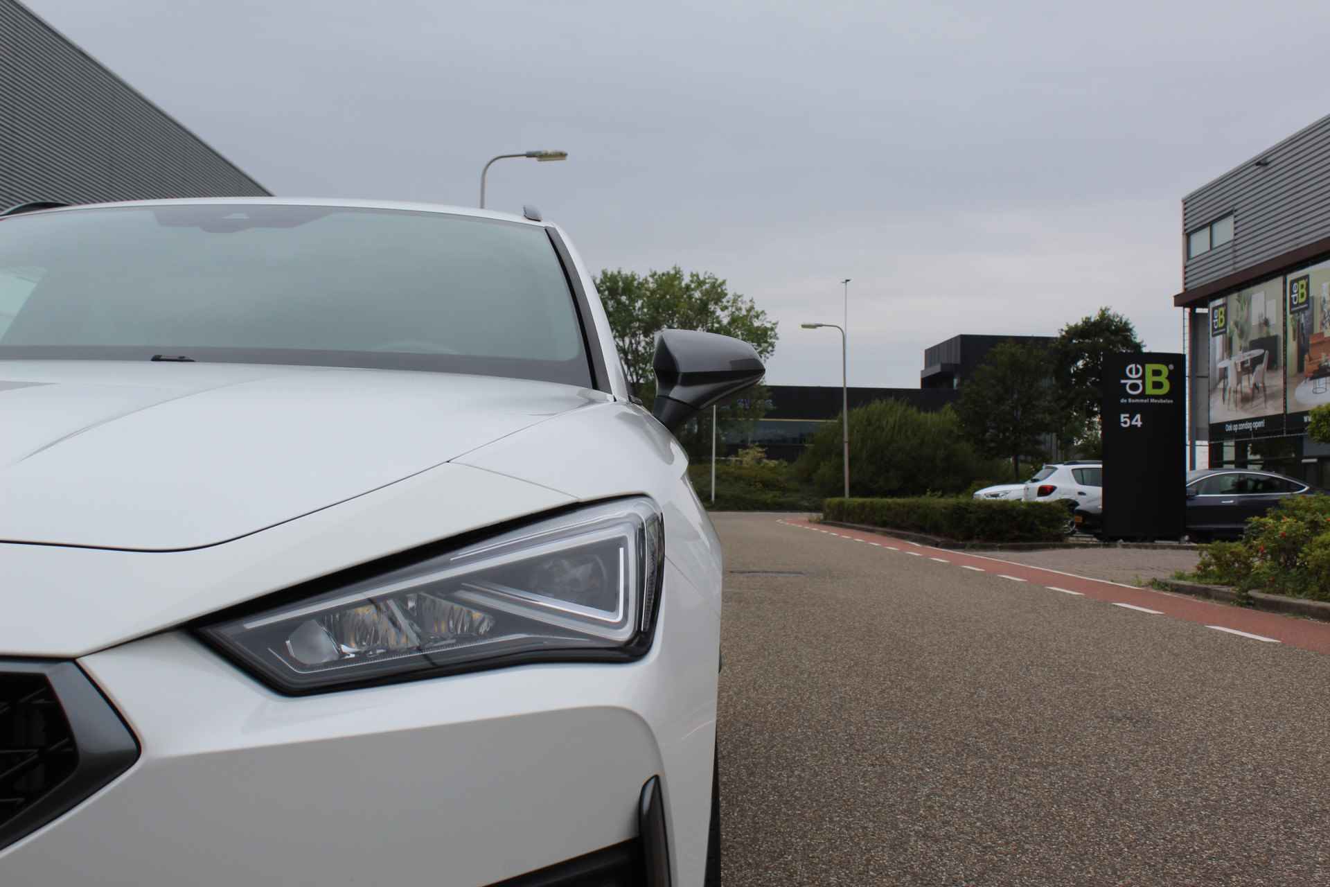 CUPRA Leon Sportstourer 1.4 e-Hybrid VZ Adrenaline / CAMERA / 19"LMV / NAVI / APP.Connect - 12/36