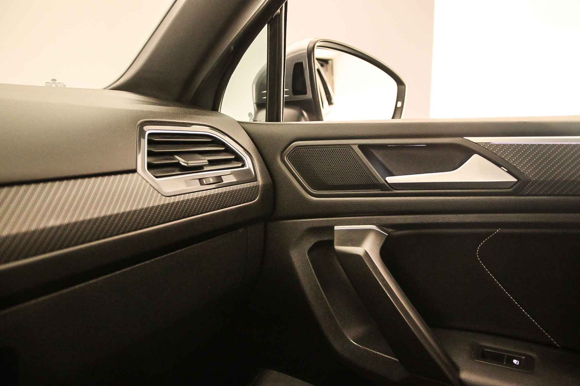 Volkswagen Tiguan Allspace R-Line 7p. 1.5 TSI 150pk DSG Automaat Trekhaak, Lederen bekleding, Panoramadak, Adaptive cruise control, 3e zitrij, Achteruitrijcamera, Navigatie, LED matrix koplampen, Elektrische achterklep - 32/48