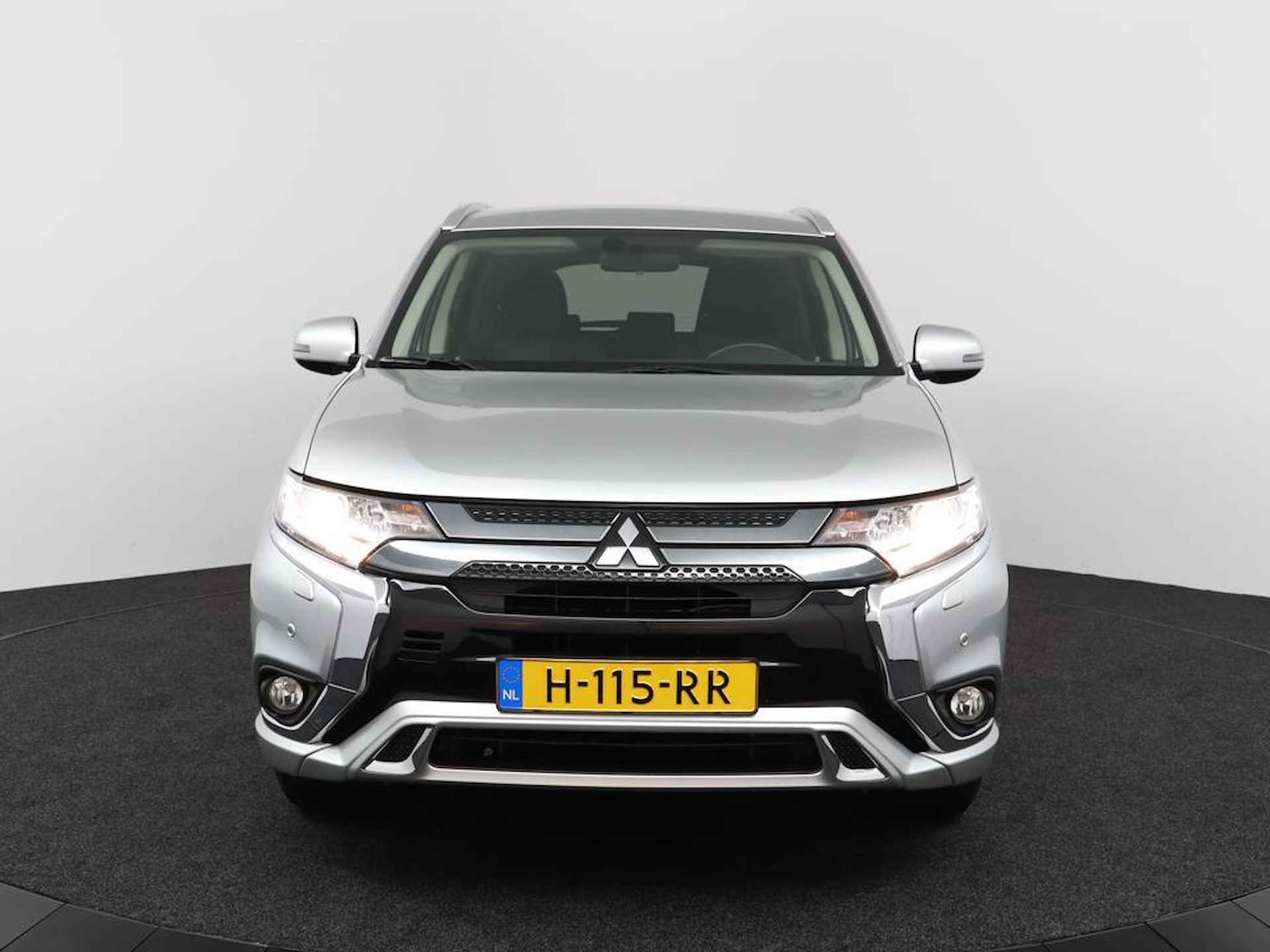 Mitsubishi Outlander 2.4 PHEV Pure | Eerste Eigenaar | Dealer ondh.| Lichtmetalen velgen | Privacy Glass | Apple Carplay / Android Auto NAVI | Parkeerhulp | Camera - 2/50