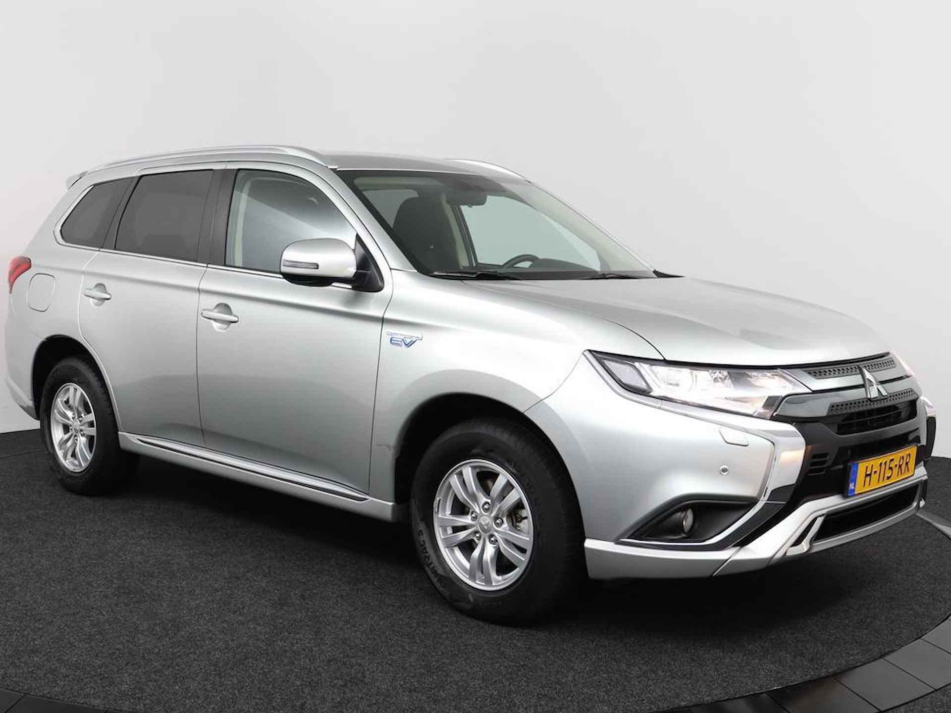 Mitsubishi Outlander 2.4 PHEV Pure | Eerste Eigenaar | Dealer ondh.| Lichtmetalen velgen | Privacy Glass | Apple Carplay / Android Auto NAVI | Parkeerhulp | Camera - 3/50