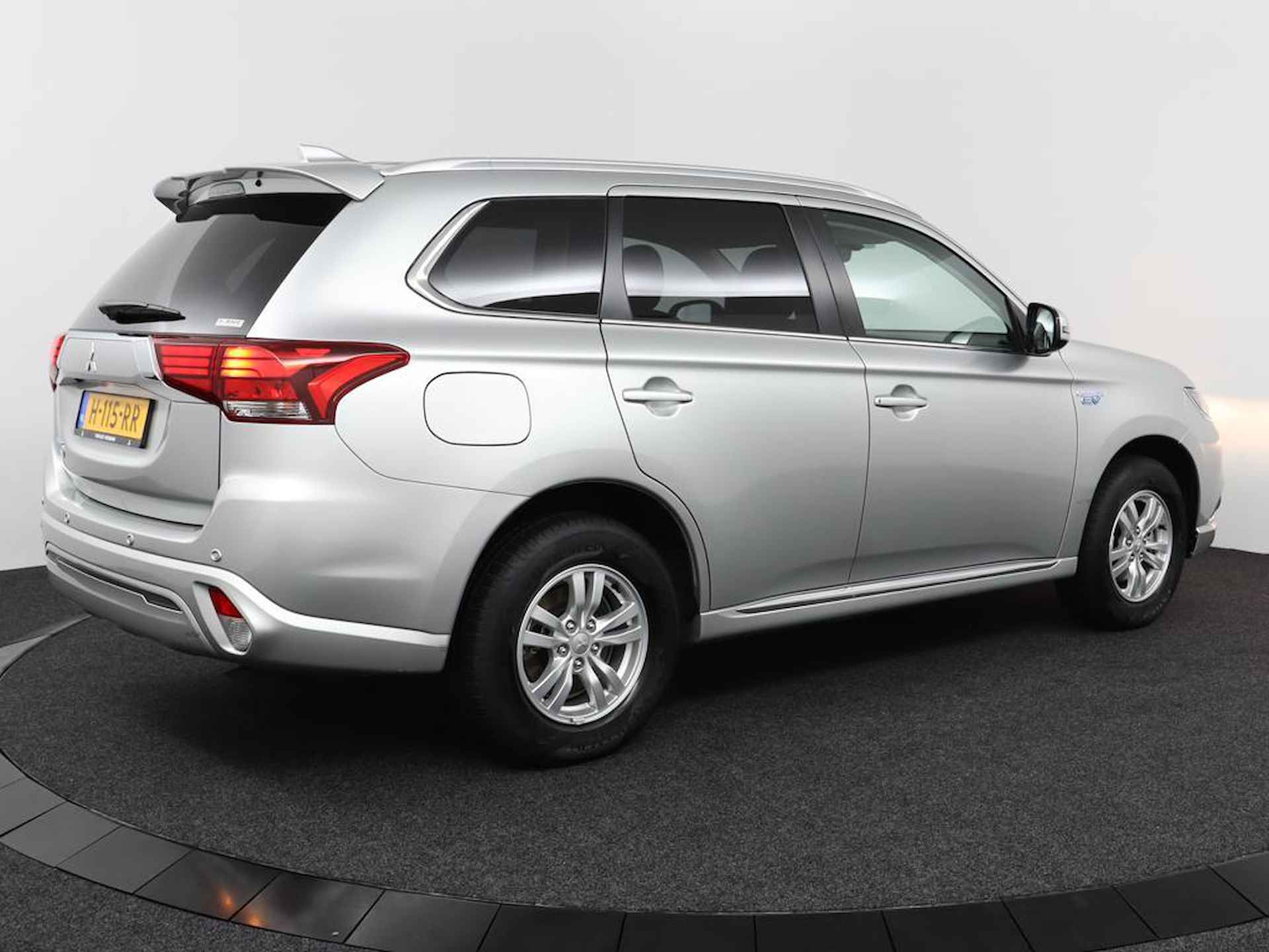 Mitsubishi Outlander 2.4 PHEV Pure | Eerste Eigenaar | Dealer ondh.| Lichtmetalen velgen | Privacy Glass | Apple Carplay / Android Auto NAVI | Parkeerhulp | Camera - 5/50