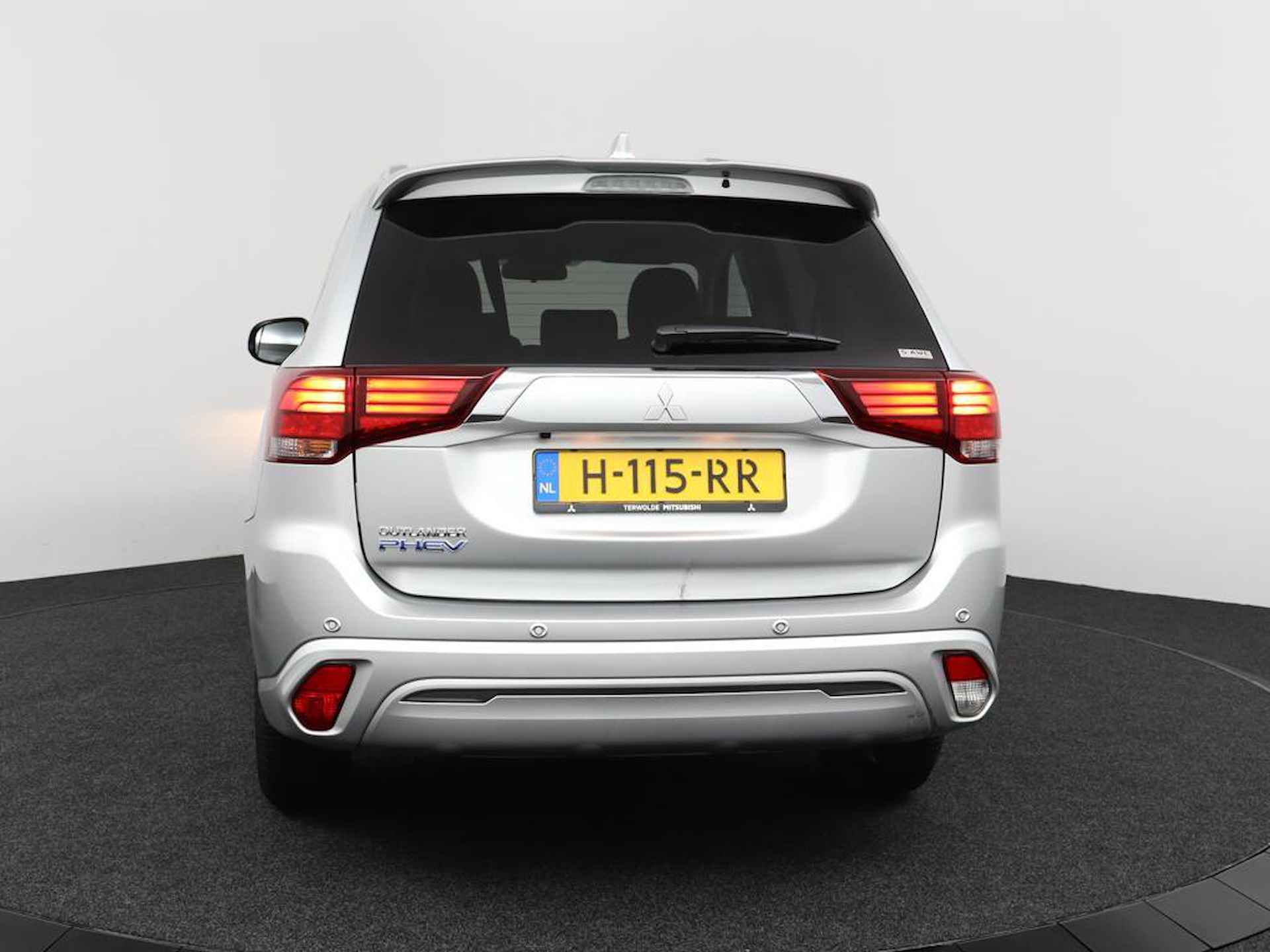 Mitsubishi Outlander 2.4 PHEV Pure | Eerste Eigenaar | Dealer ondh.| Lichtmetalen velgen | Privacy Glass | Apple Carplay / Android Auto NAVI | Parkeerhulp | Camera - 6/50