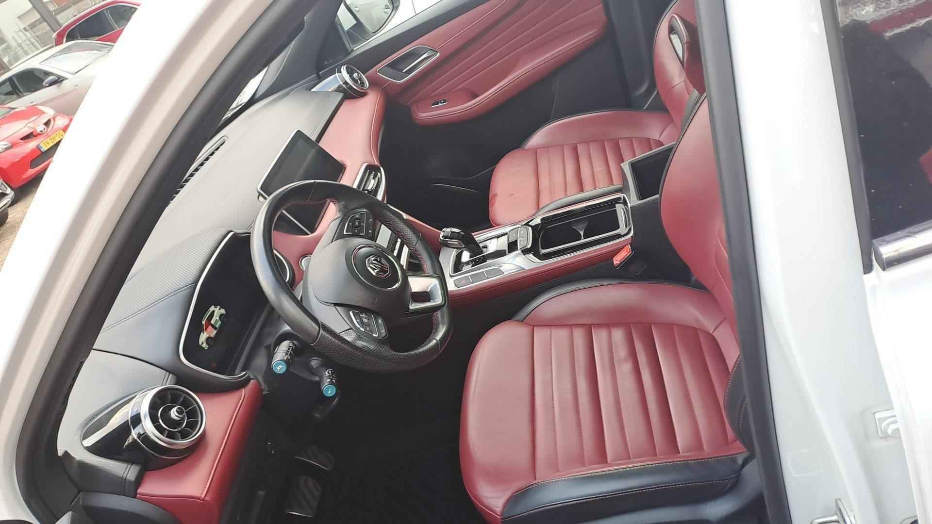 MG EHS 1.5 TGDI Luxury | Panoramisch schuifkanteldak | Rood interieur | Elektrische achterklep - 2/5