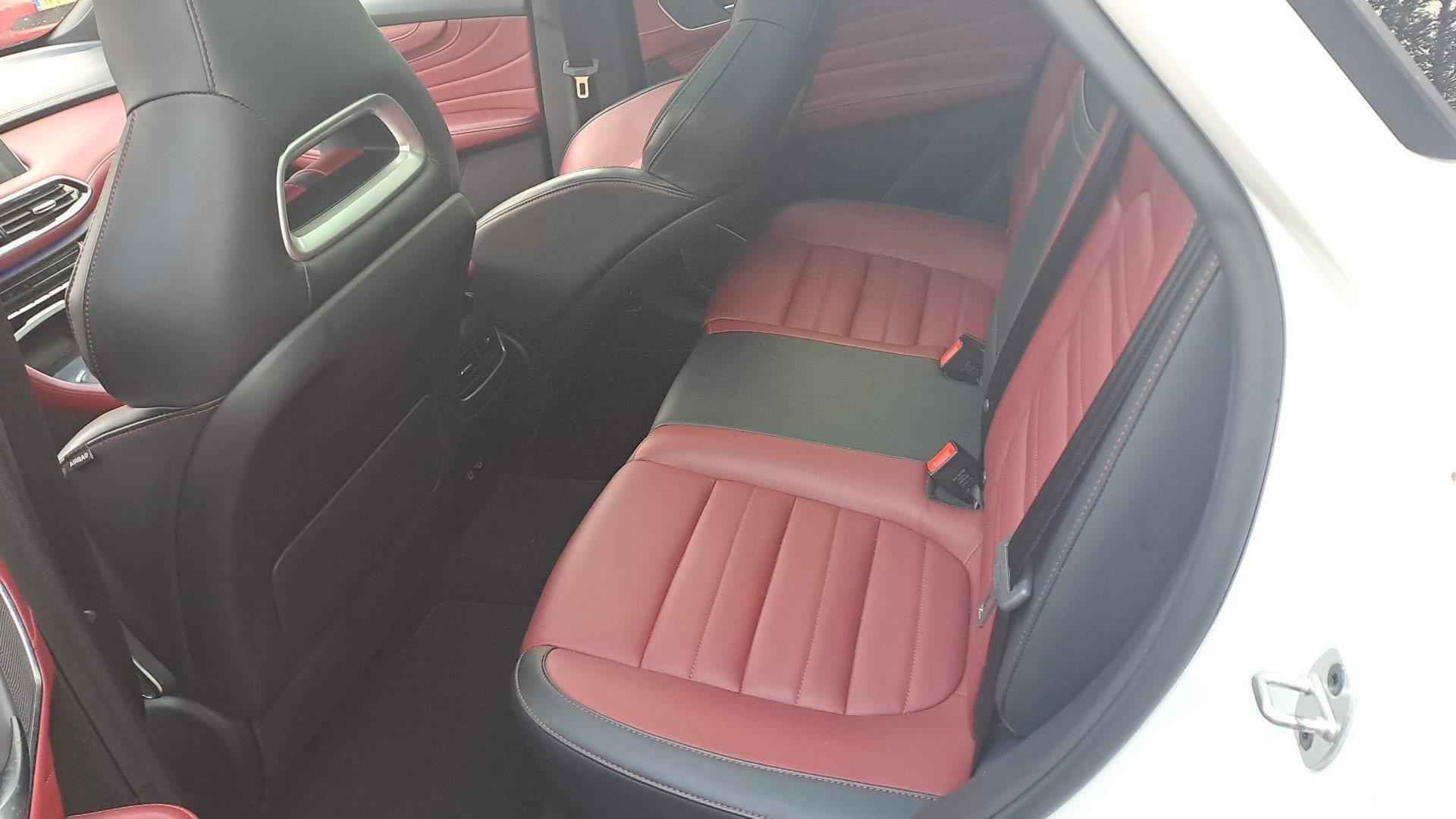 MG EHS 1.5 TGDI Luxury | Panoramisch schuifkanteldak | Rood interieur | Elektrische achterklep - 4/5