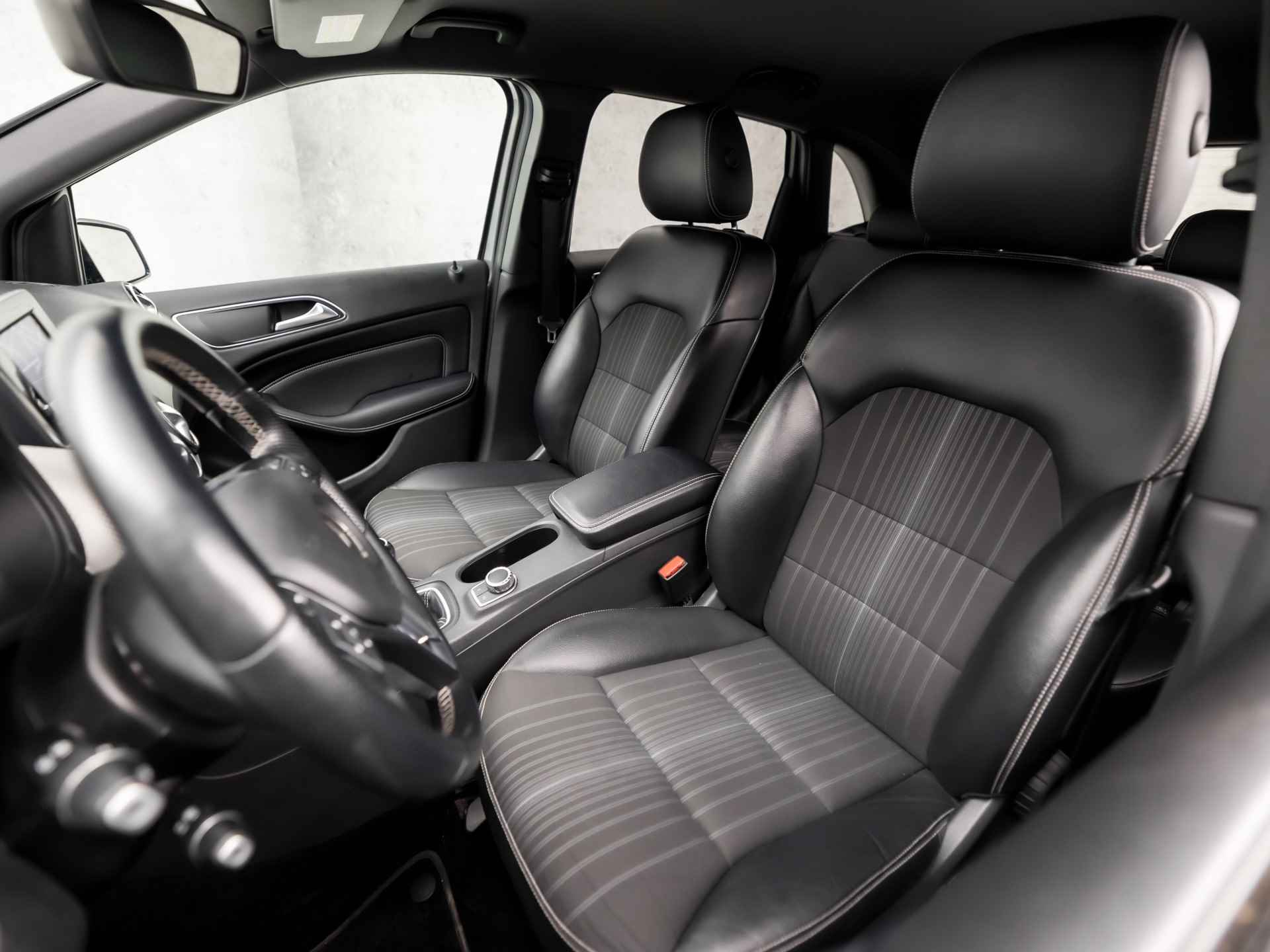 Mercedes-Benz B-Klasse 180 Ambition Sport (NAVIGATIE, NAP, CLIMATE, GETINT GLAS, XENON, LEDER, SPORTSTOELEN, CRUISE, NIEUWE APK, NIEUWSTAAT) - 14/32