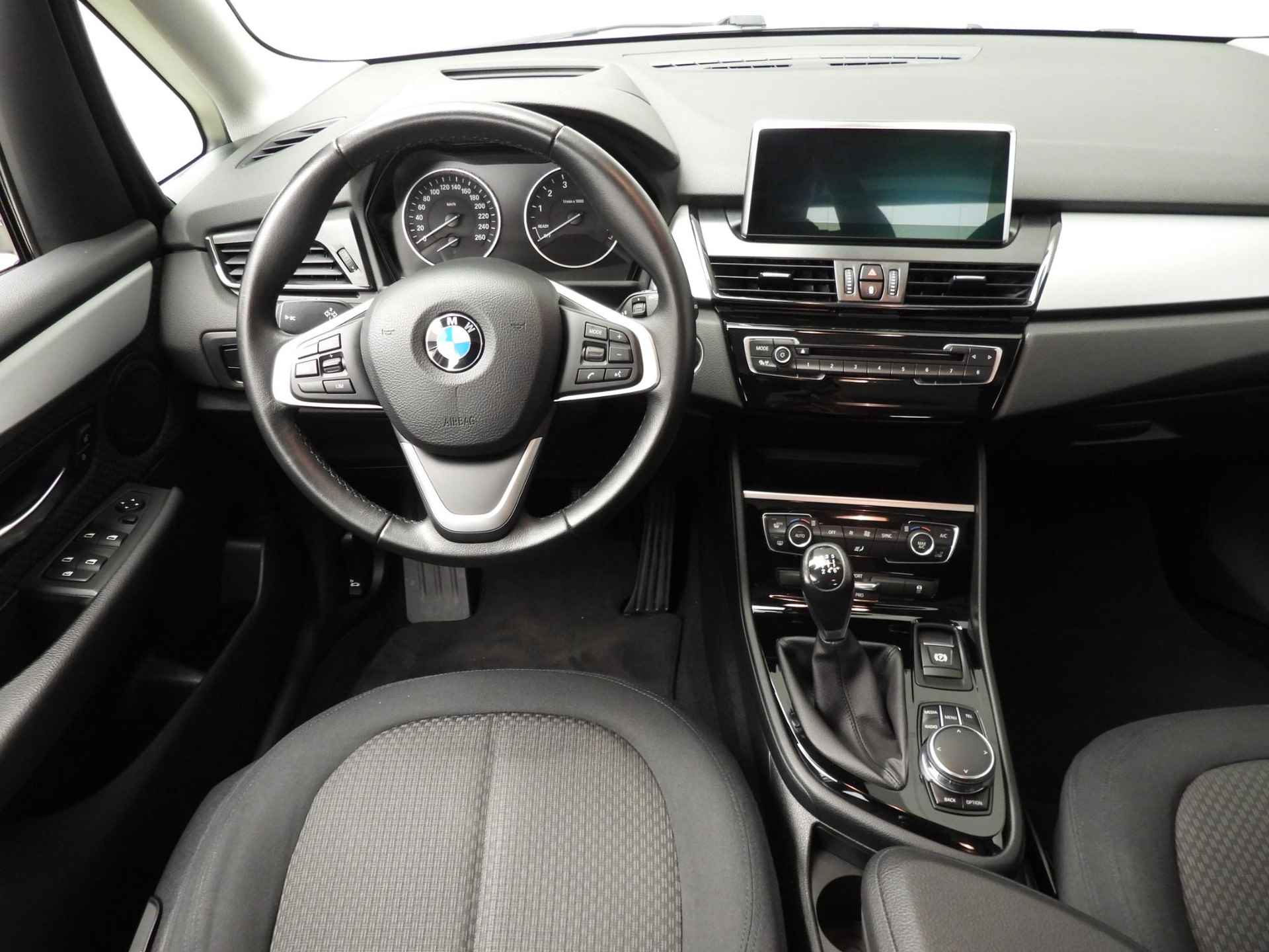 BMW 2 Serie Active Tourer 218i Centennial High Executive | Head-Up | Alu velgen 18" | Stoelverwarming | Stoelen elektrisch - 10/45