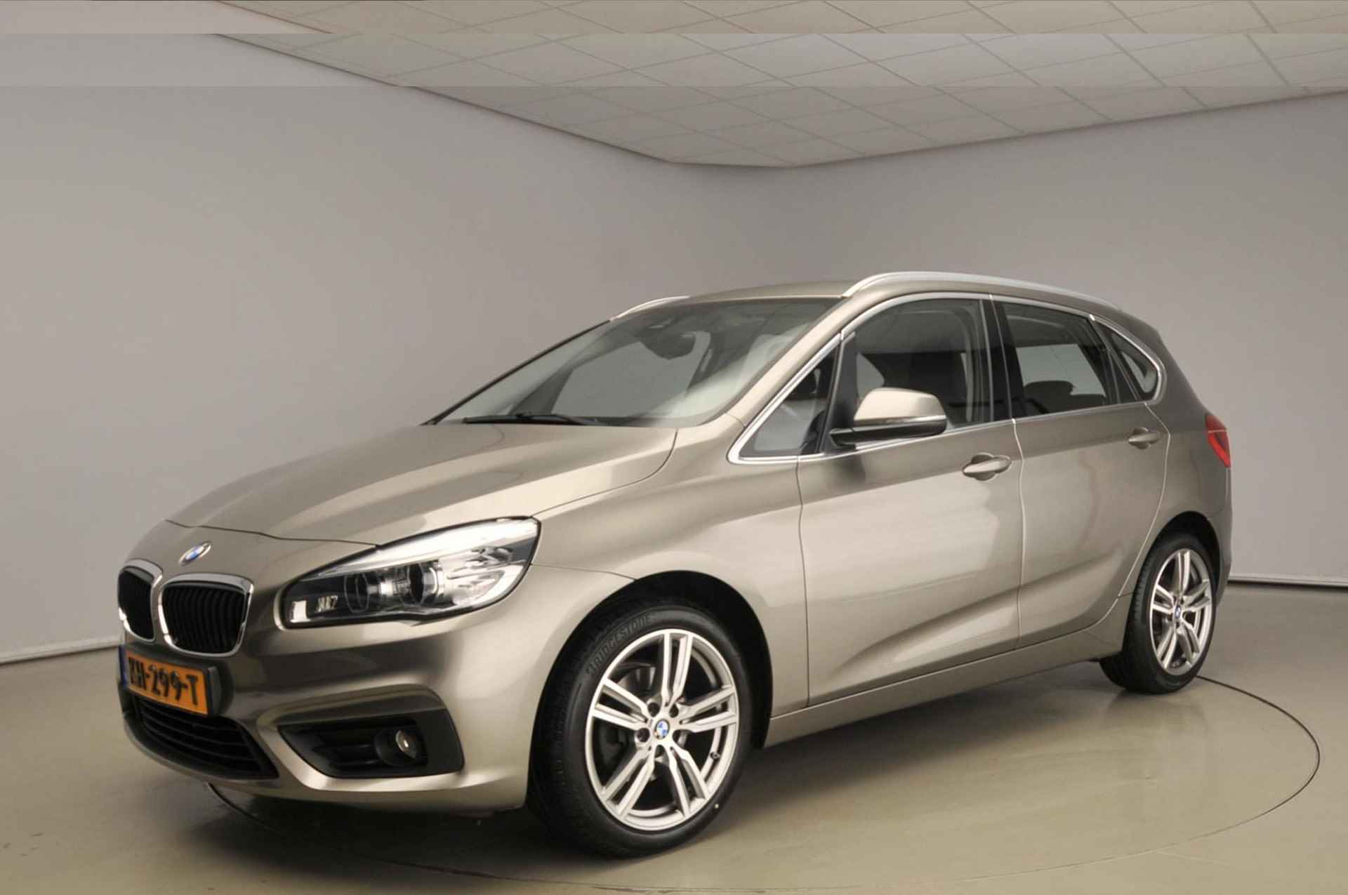 BMW 2 Serie Active Tourer 218i Centennial High Executive | Head-Up | Alu velgen 18" | Stoelverwarming | Stoelen elektrisch - 45/45