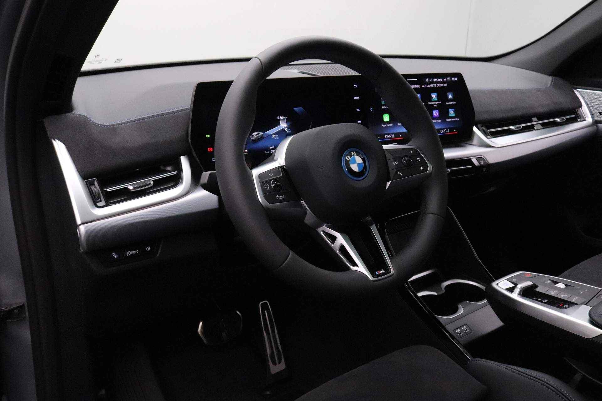 BMW iX2 eDrive20 67kWh | Achteruitrijcamera | Comfort Access | Driving Assistant Plus | Stoelverwarming | Panoramadak | Harman Kardon | PDC | Stuurwielverwarming | Trekhaak elektrisch wegklapbaar | - 5/26