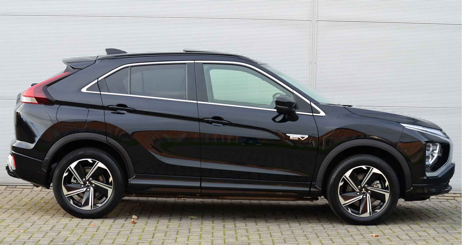 Mitsubishi Eclipse Cross PHEV 2.4 INSTYLE 4WD | PLUG IN HYBRID | FULL OPTIONS | PANORAMADAK | TREKHAAK 1500KG | FABRIEKGARANTIE TOT 21-09-2029* | ALL IN RIJKLAARPRIJS - 12/52