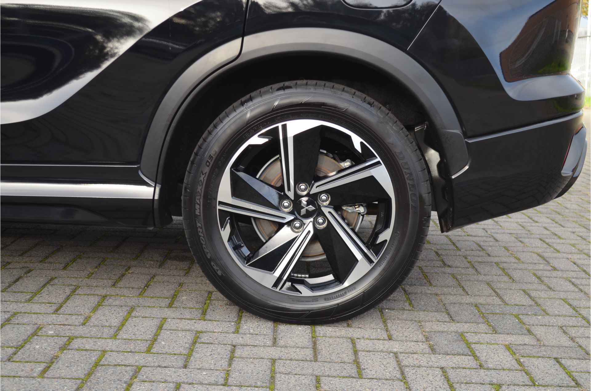 Mitsubishi Eclipse Cross PHEV 2.4 INSTYLE 4WD | PLUG IN HYBRID | FULL OPTIONS | PANORAMADAK | TREKHAAK 1500KG | FABRIEKGARANTIE TOT 21-09-2029* | ALL IN RIJKLAARPRIJS - 16/52