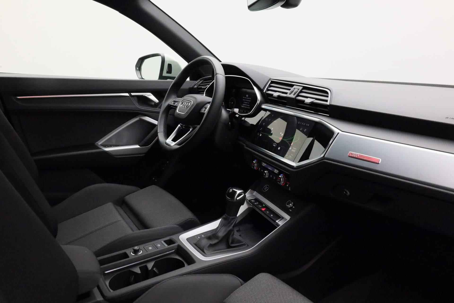 Audi Q3 Sportback 45 TFSI e 245PK S-tronic Advanced Edition | Matrix LED | Keyless | 20 inch | 360 camera | Navi | ACC | Zwart optiek - 45/49