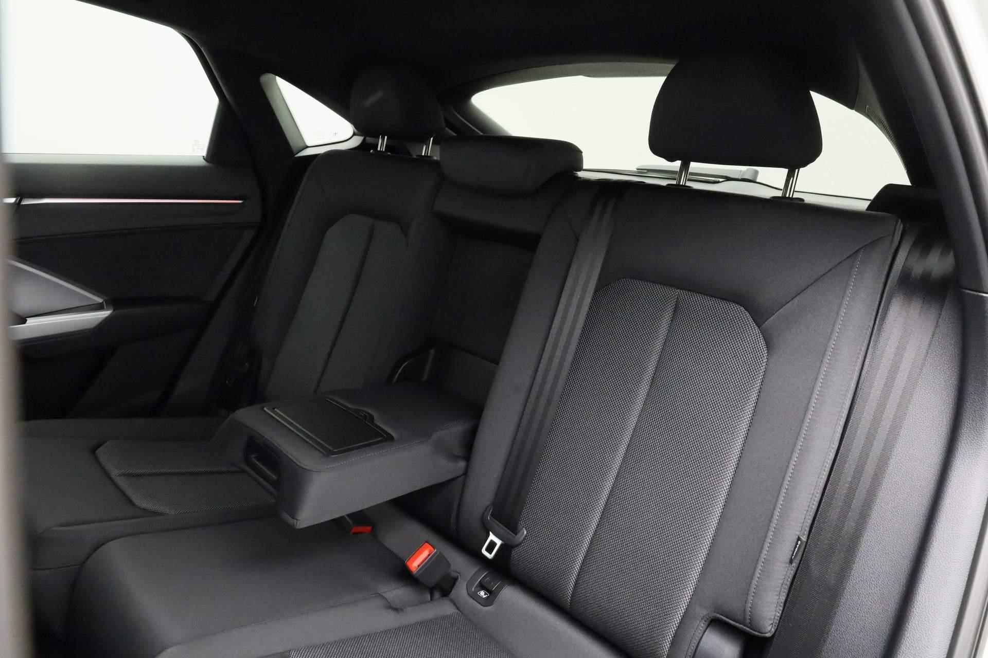 Audi Q3 Sportback 45 TFSI e 245PK S-tronic Advanced Edition | Matrix LED | Keyless | 20 inch | 360 camera | Navi | ACC | Zwart optiek - 47/49