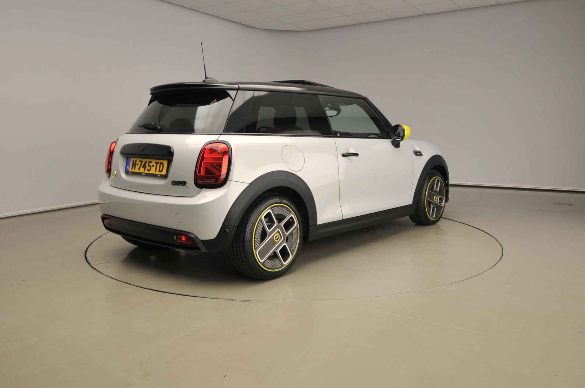 MINI 3-deurs Electric Camden Edition 33 kWh | Classic | Driving Assistant Plus | Panoramadak | Camera | 17" - 3/41