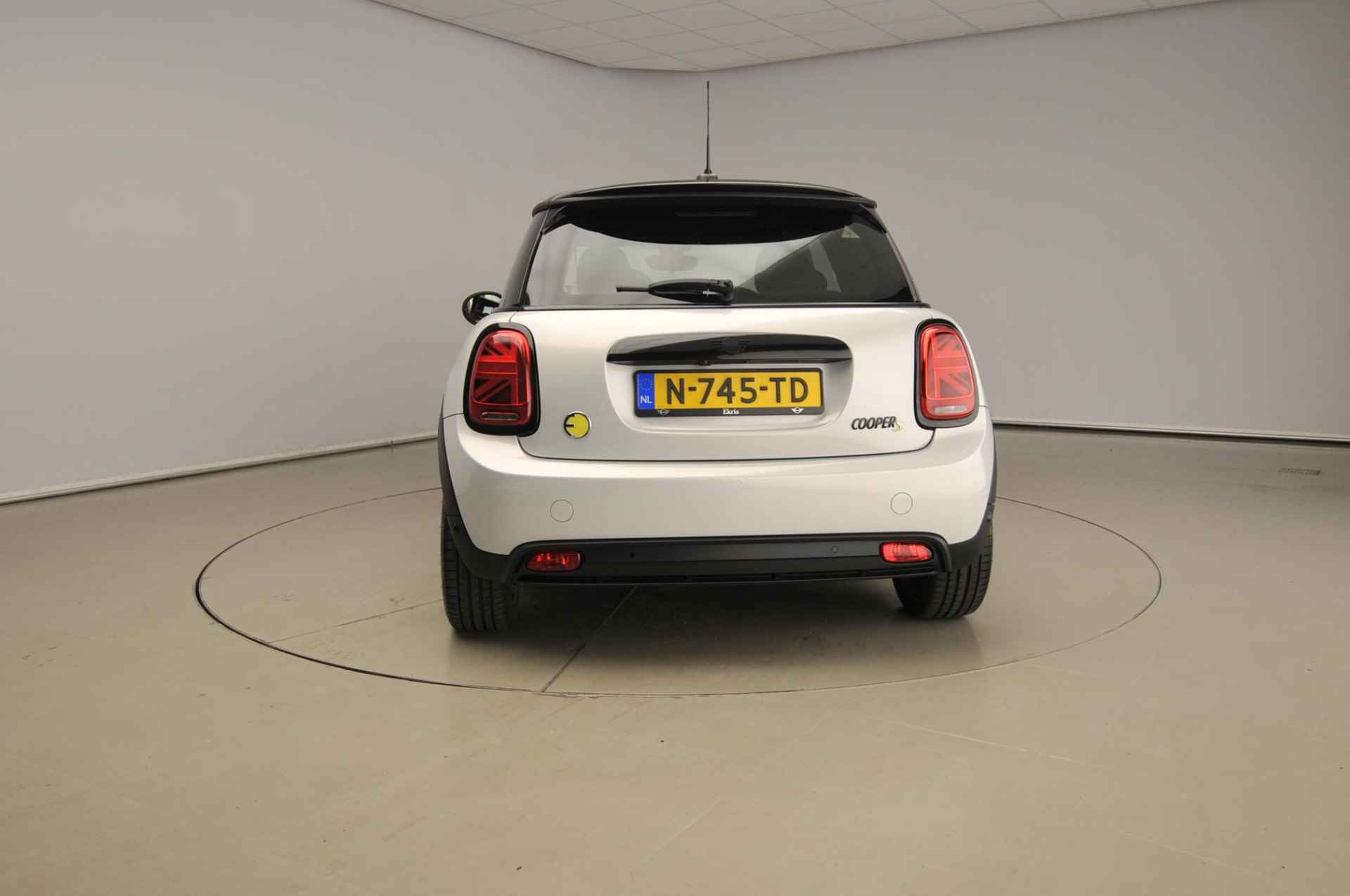 MINI 3-deurs Electric Camden Edition 33 kWh | Classic | Driving Assistant Plus | Panoramadak | Camera | 17" - 7/41