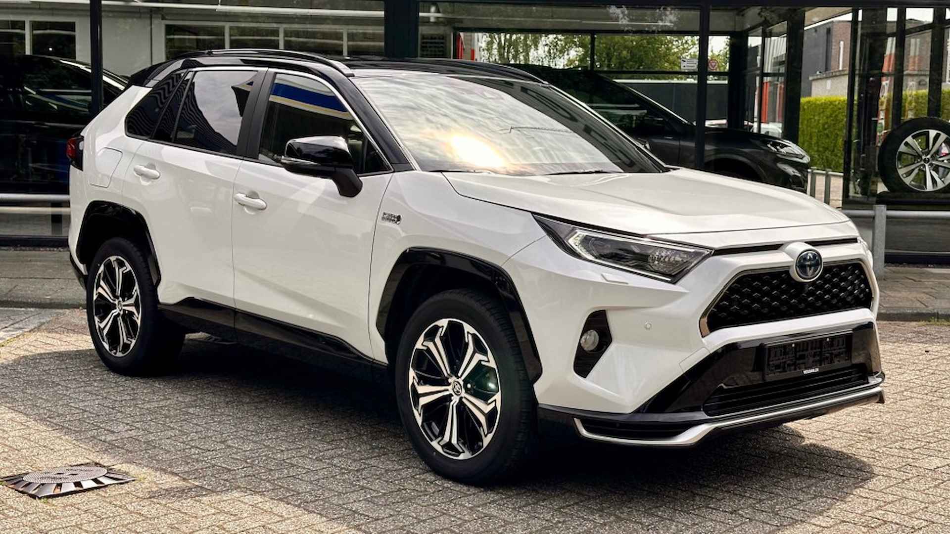 TOYOTA Rav4 2.5 PLUG-IN HYBRID / BI-TONE PLUS / 10j garantie / 4 NAVI / - 5/26