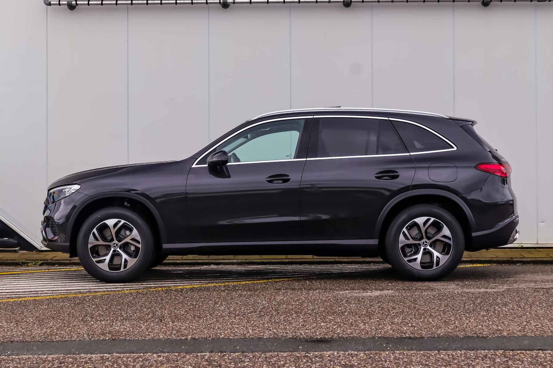 Mercedes-Benz GLC GLC 300e Automaat 4MATIC Business Line | Panoramadak | Parkeerpakket met 360°-camera | Trekhaak - 8/42