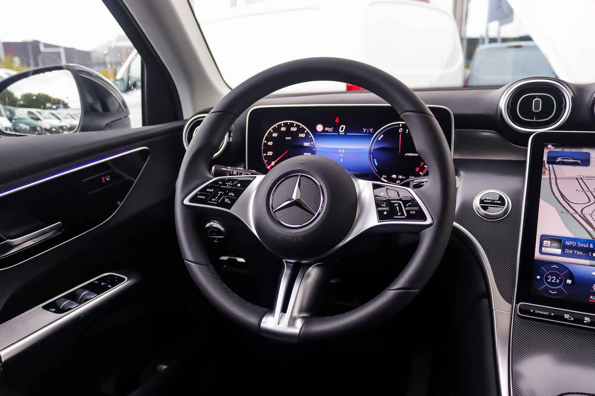 Mercedes-Benz GLC GLC 300e Automaat 4MATIC Business Line | Panoramadak | Parkeerpakket met 360°-camera | Trekhaak - 25/42