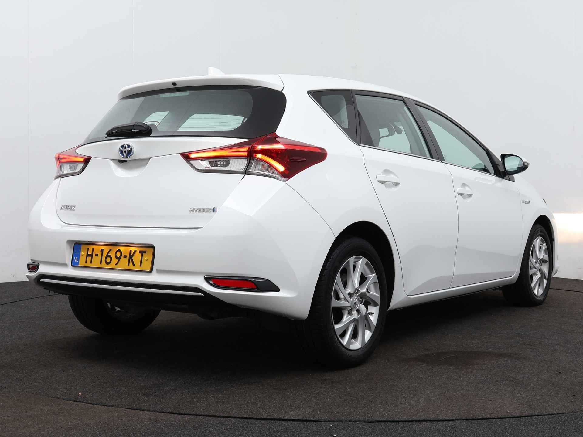 Toyota Auris 1.8 Hybrid Energy Limited | Camera | Climate Control | Cruise Control | LM velgen | * - 3/40