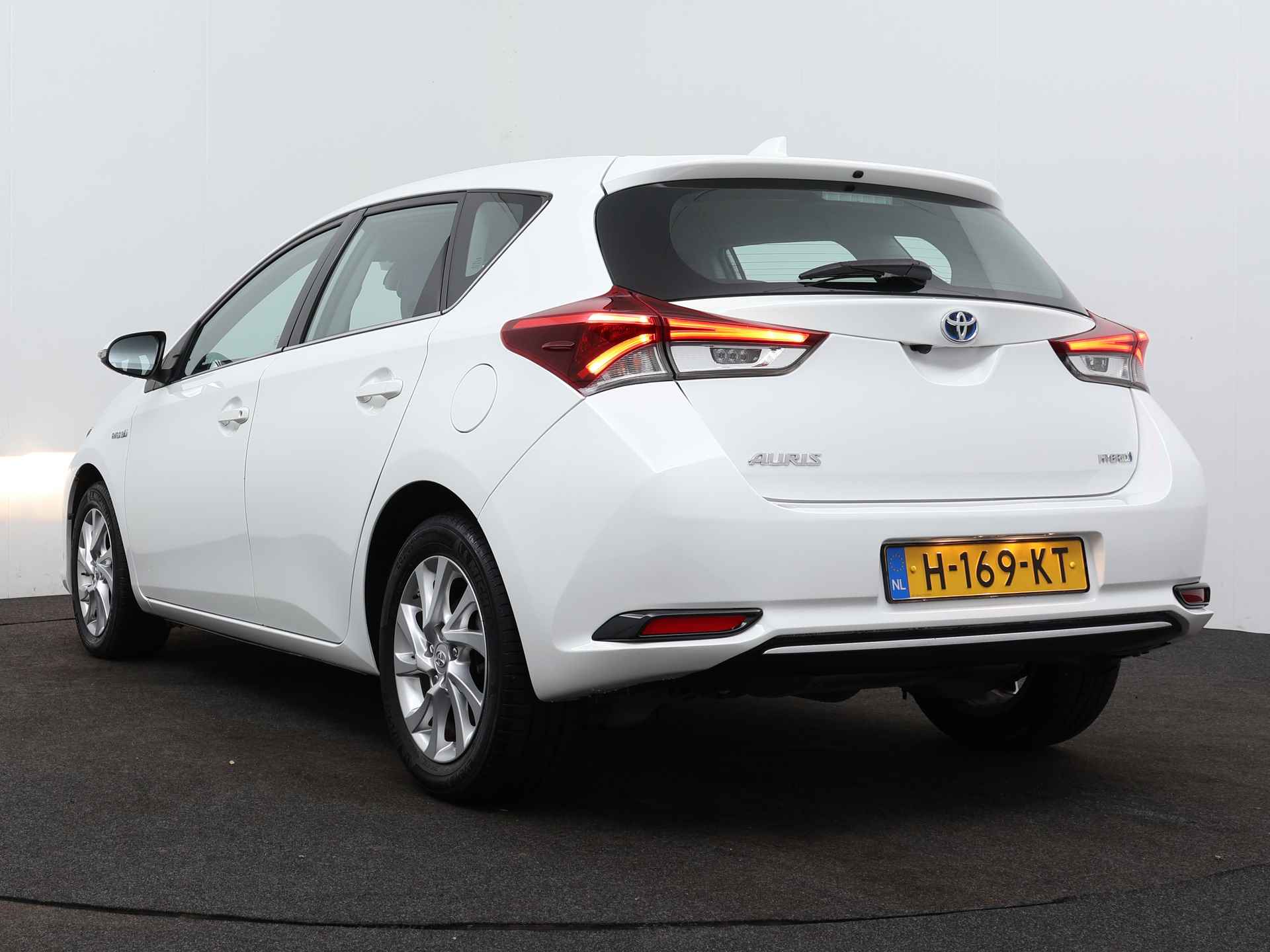 Toyota Auris 1.8 Hybrid Energy Limited | Camera | Climate Control | Cruise Control | LM velgen | * - 15/40