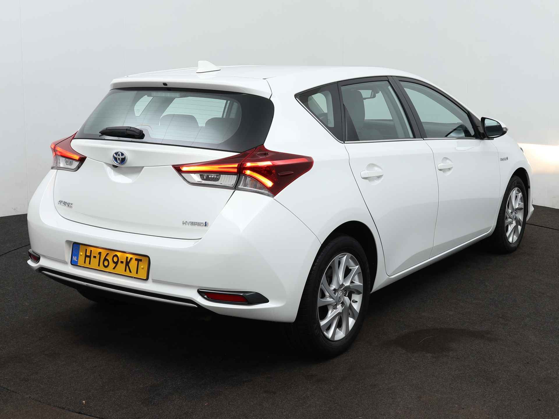 Toyota Auris 1.8 Hybrid Energy Limited | Camera | Climate Control | Cruise Control | LM velgen | * - 16/40