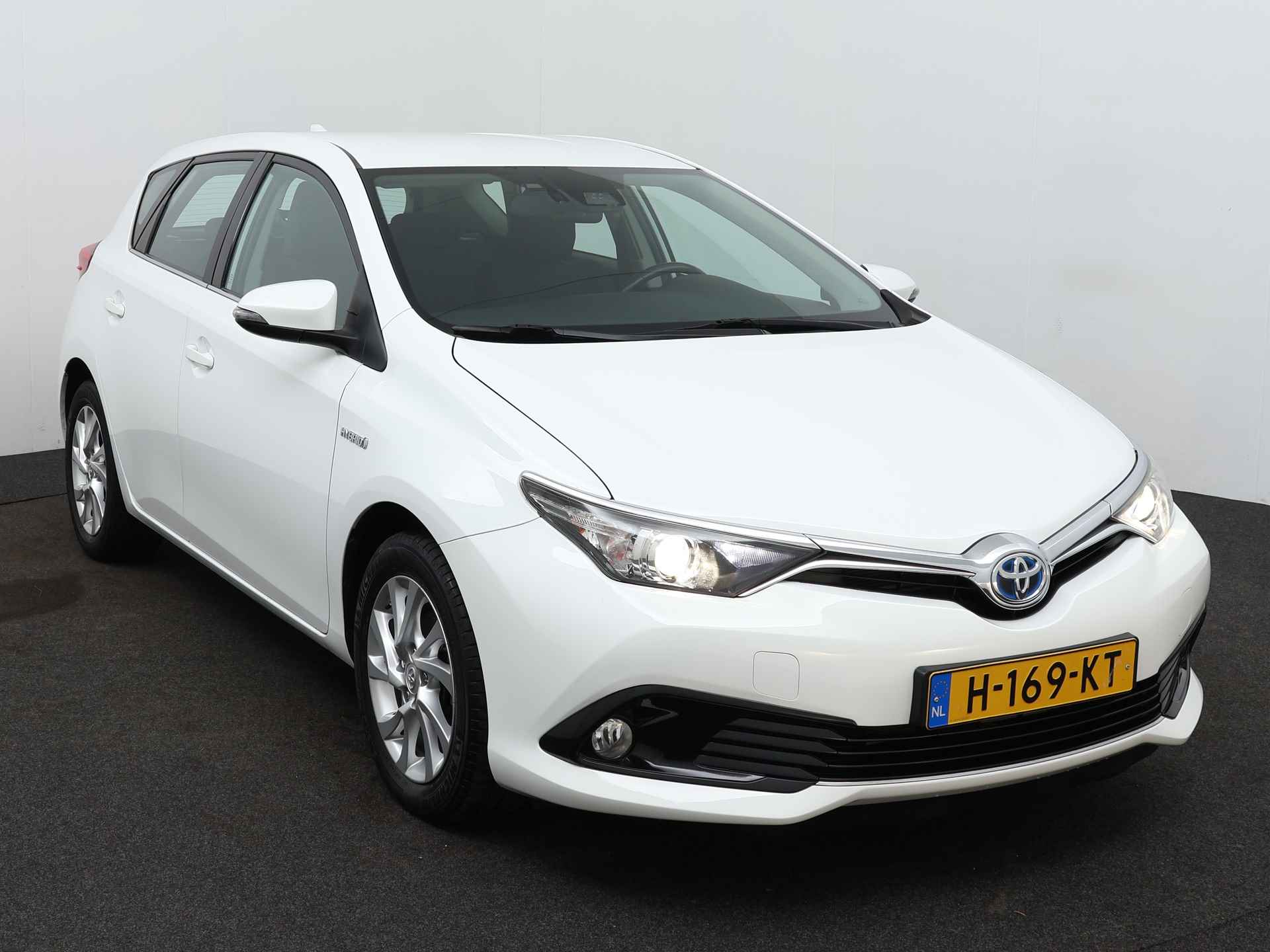 Toyota Auris 1.8 Hybrid Energy Limited | Camera | Climate Control | Cruise Control | LM velgen | * - 27/40