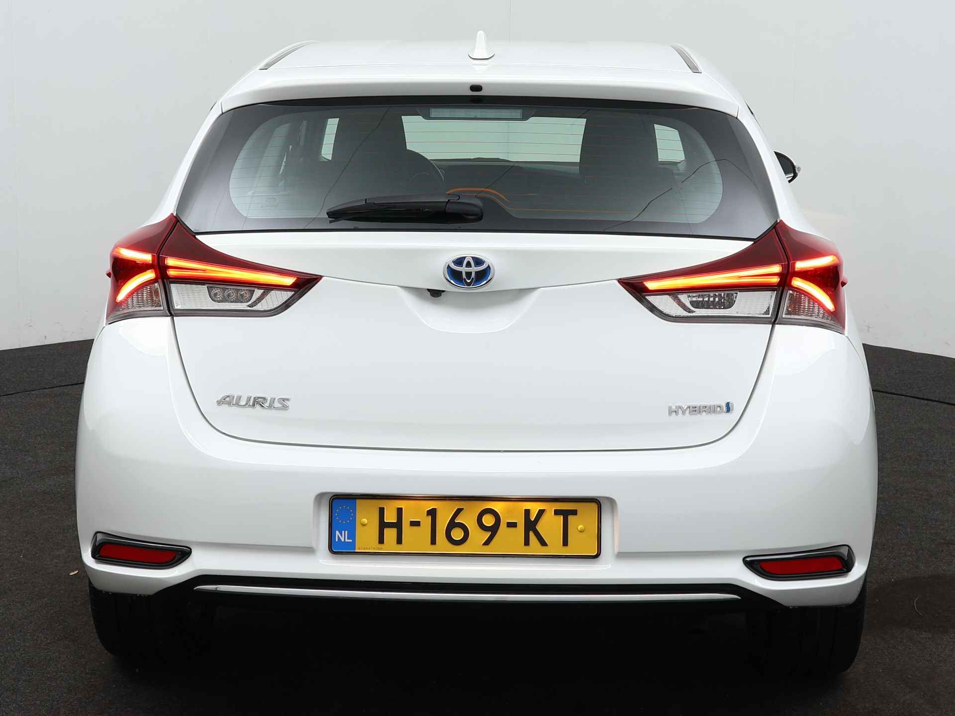 Toyota Auris 1.8 Hybrid Energy Limited | Camera | Climate Control | Cruise Control | LM velgen | * - 28/40