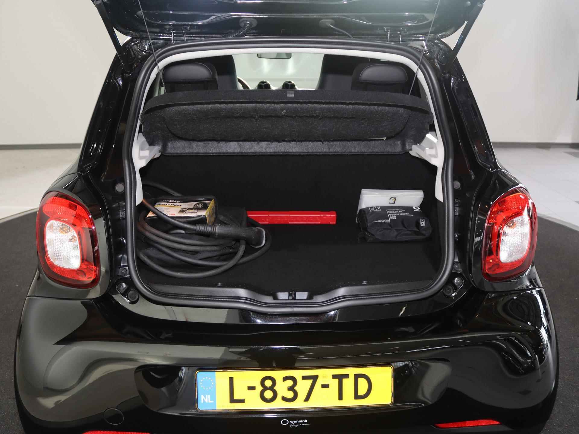 smart ForFour EQ Essential 18 kWh | Lederen bekleding | Climate Control | Elekt. Pakket | Cruise control | LED-Dagrijverlichting | 24 Mnd. Certified garantie! | - 11/23