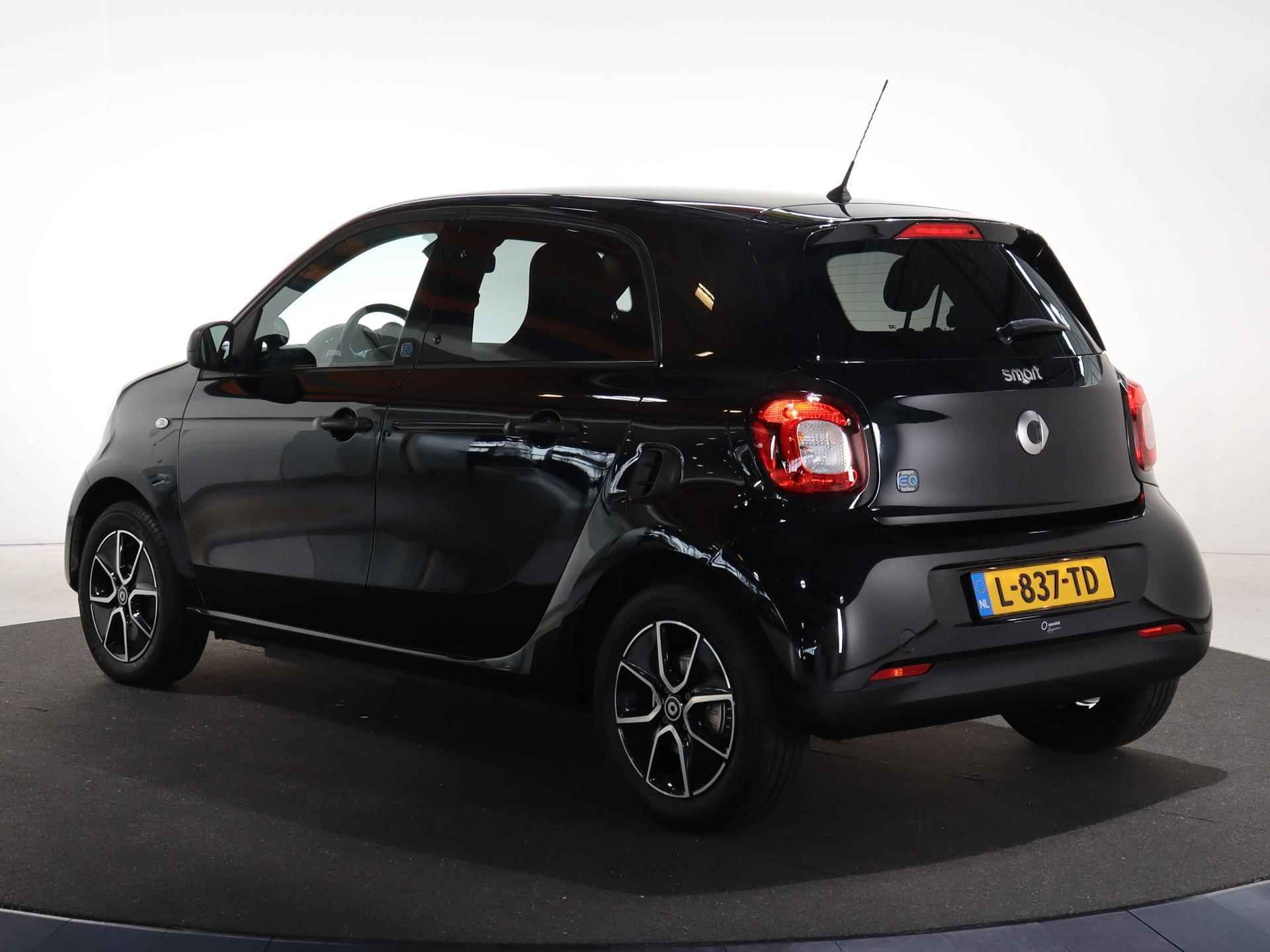 smart ForFour EQ Essential 18 kWh | Lederen bekleding | Climate Control | Elekt. Pakket | Cruise control | LED-Dagrijverlichting | 24 Mnd. Certified garantie! | - 22/23