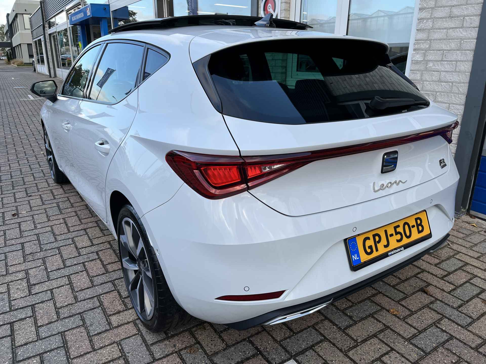 SEAT Leon 1.4 TSI eHybrid PHEV FR / AUTOMAAT/ PANO/ CAMERA/ PARK. SENSOREN/ DODE HOEK/ MATRIX/ MEMORY SEATS/ KEYLESS/ STOEL EN STUUR VERWARM./ ADAPT. CRUISE/ APP CONNECT/ NAVI/ CLIMA/ DAB/ - 6/50