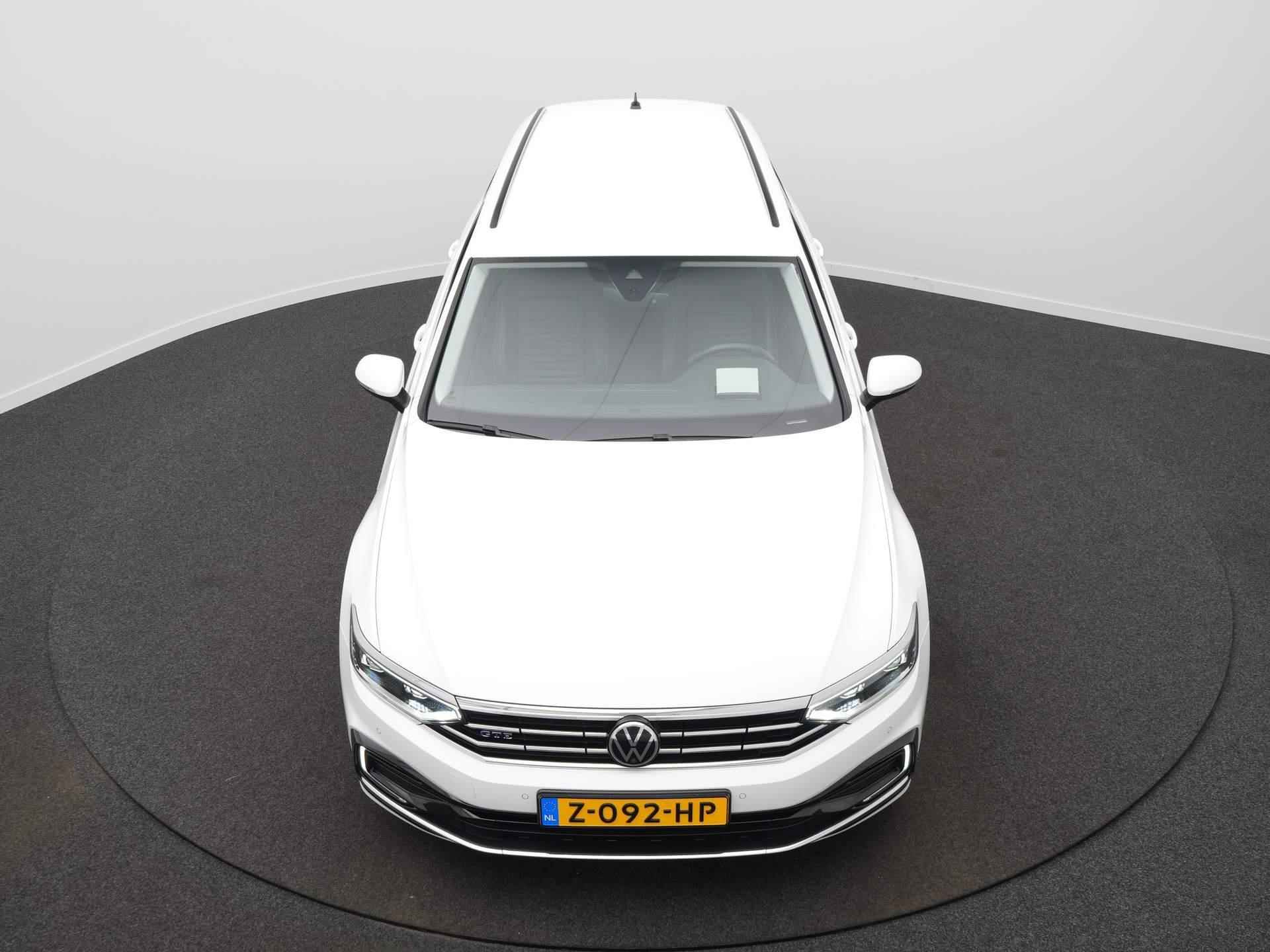 Volkswagen Passat Variant 1.4 TSI PHEV GTE Business Leder / Head-Up Display / Adaptive cruise / Achteruitrijcamera / 360 graden camera - 11/55