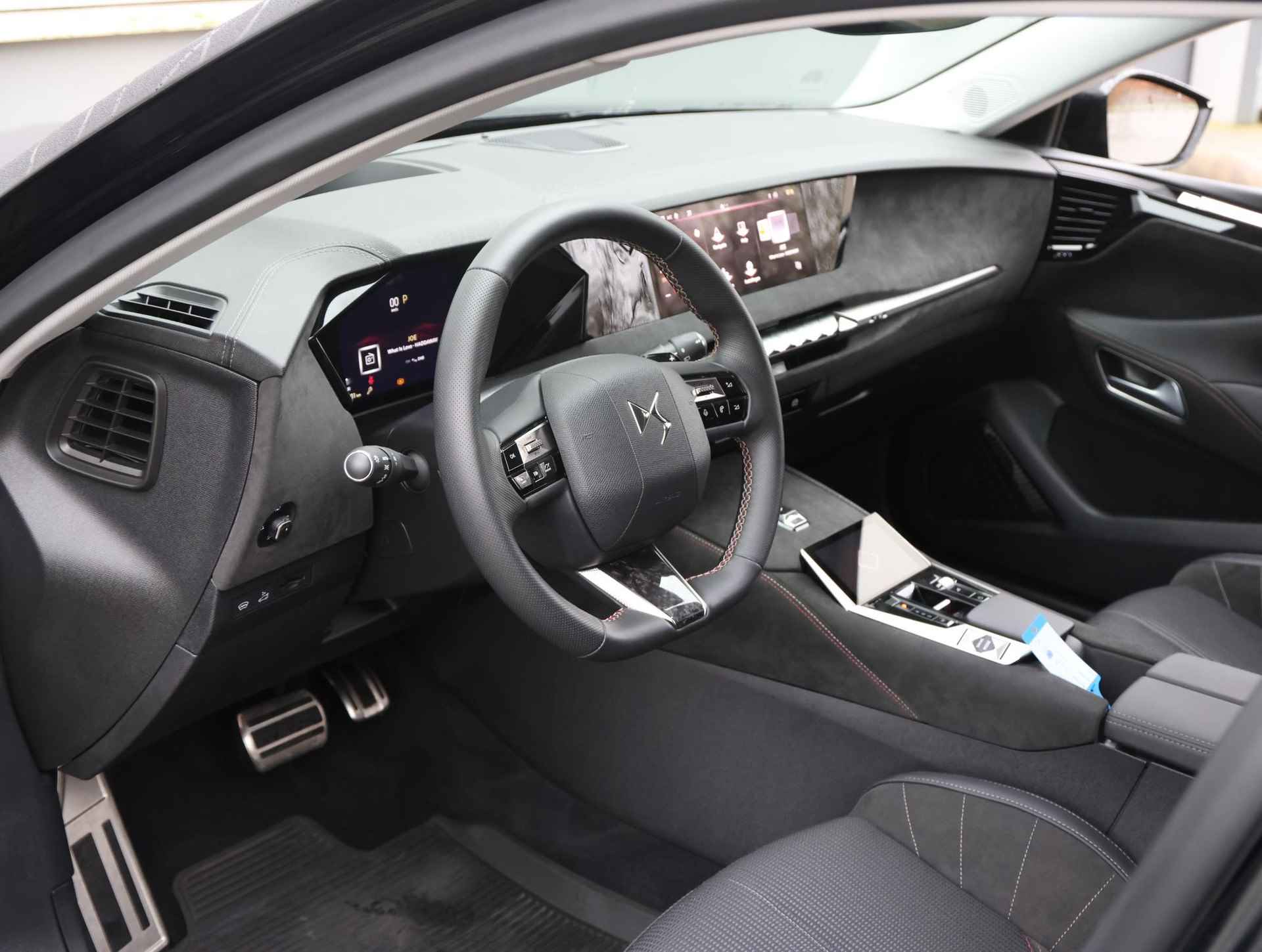 DS 4 180pk Performance Line+ | Keyless | HUD | Alcantara AGR | Achteruitrijcamera | 19" LMV | Adaptive Cruise - 12/45