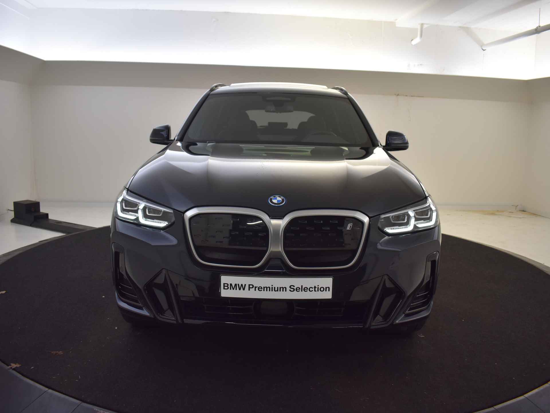 BMW iX3 Executive 74 kWh / Sportstoelen / Driving Assistant Professional / Parking Assistant / Stoelverwarming - 51/54