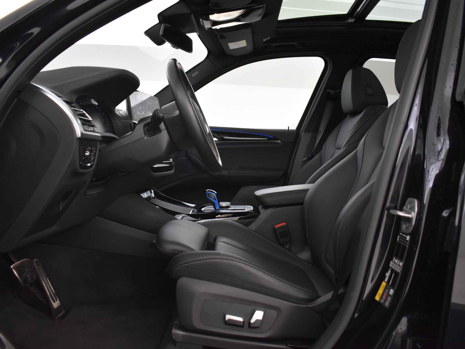 BMW iX3 Executive 74 kWh / Sportstoelen / Driving Assistant Professional / Parking Assistant / Stoelverwarming - 13/54
