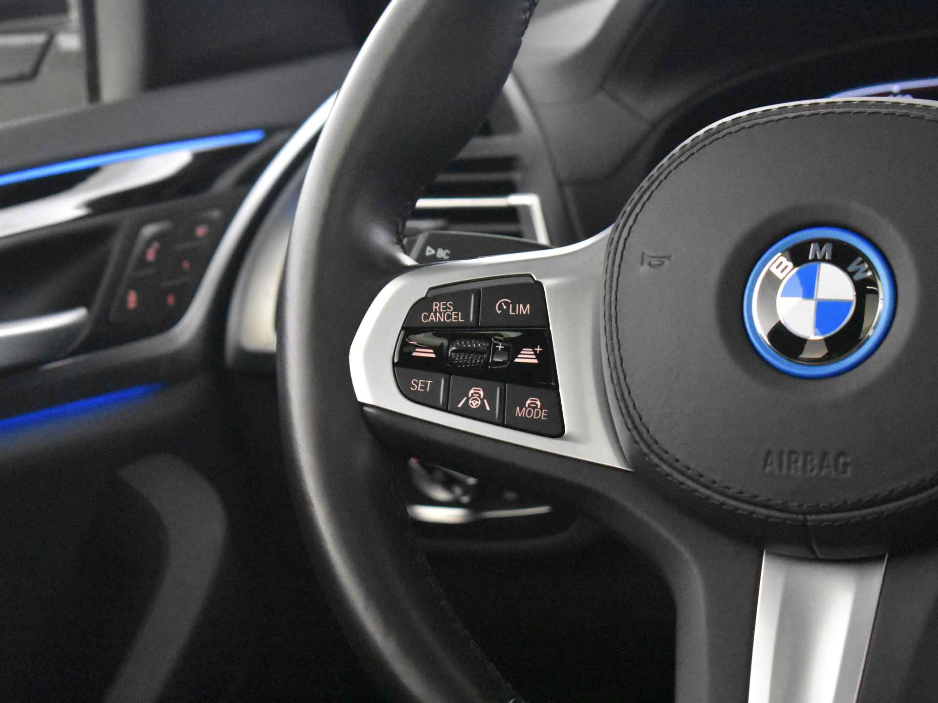 BMW iX3 Executive 74 kWh / Sportstoelen / Driving Assistant Professional / Parking Assistant / Stoelverwarming - 25/54
