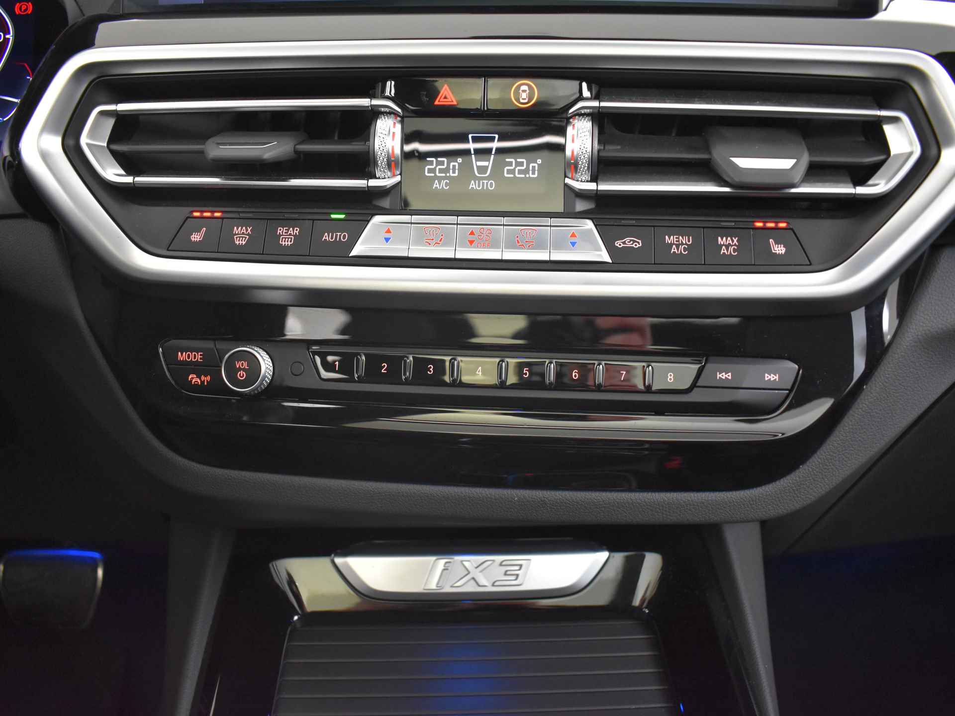BMW iX3 Executive 74 kWh / Sportstoelen / Driving Assistant Professional / Parking Assistant / Stoelverwarming - 30/54