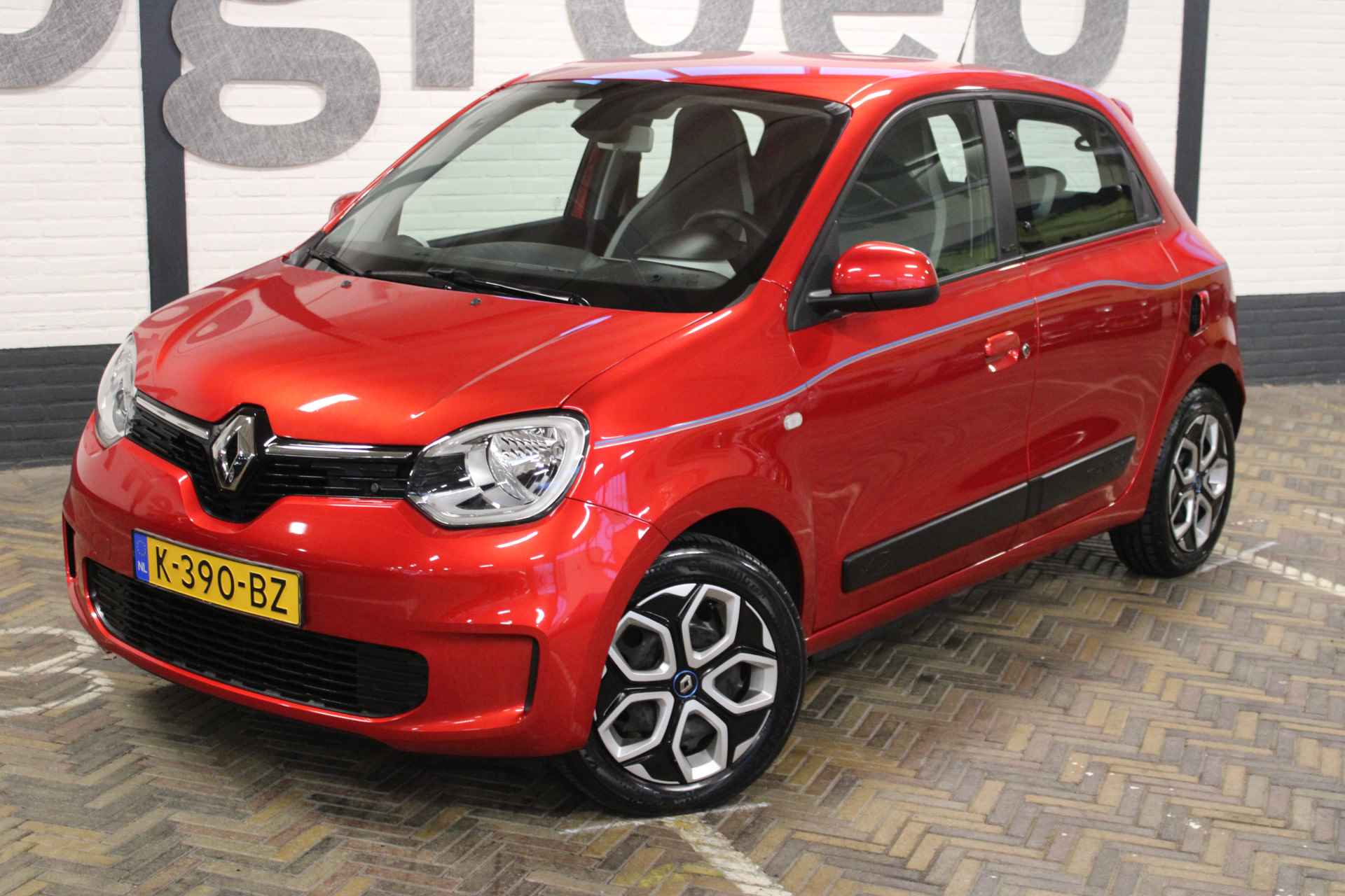 Renault Twingo Z.E. R80 Collection | Incl. 12 maanden garantie | €2.000.- subsidie mogelijk | Cruise control | Climate control | Rijklaar | Navigatie | Bluetooth | DAB radio | - 6/46