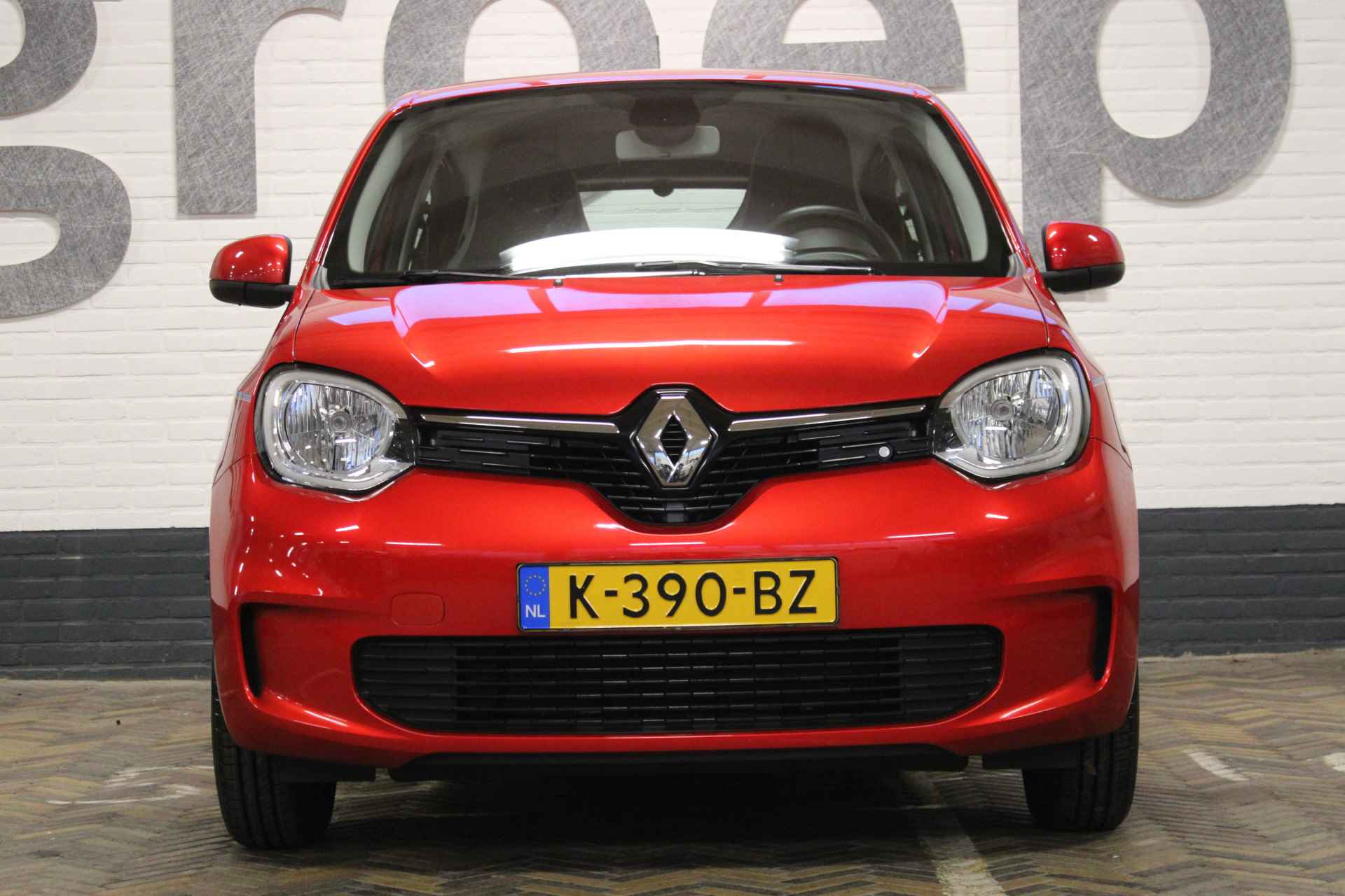 Renault Twingo Z.E. R80 Collection | Incl. 12 maanden garantie | €2.000.- subsidie mogelijk | Cruise control | Climate control | Rijklaar | Navigatie | Bluetooth | DAB radio | - 18/46