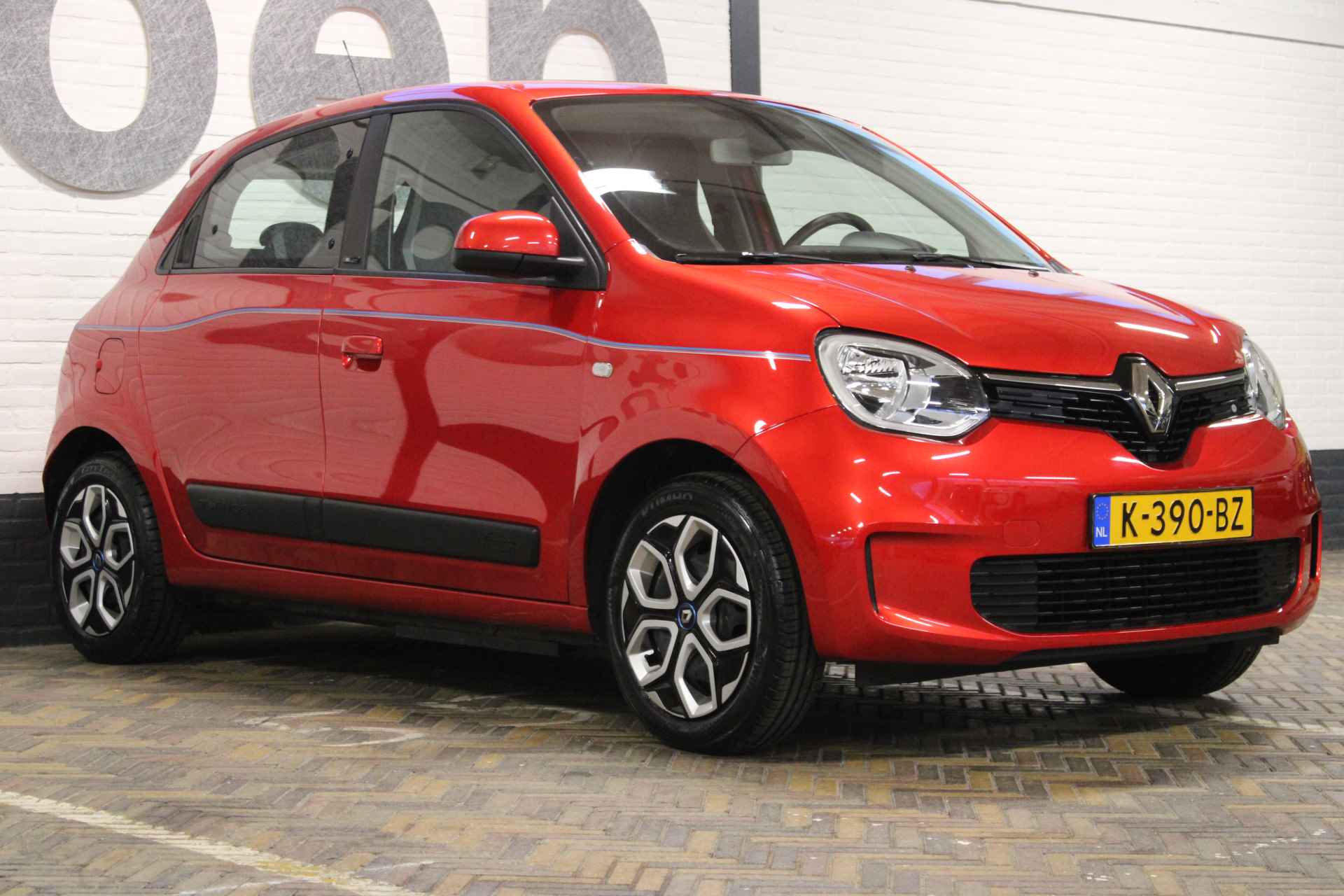 Renault Twingo Z.E. R80 Collection | Incl. 12 maanden garantie | €2.000.- subsidie mogelijk | Cruise control | Climate control | Rijklaar | Navigatie | Bluetooth | DAB radio | - 19/46